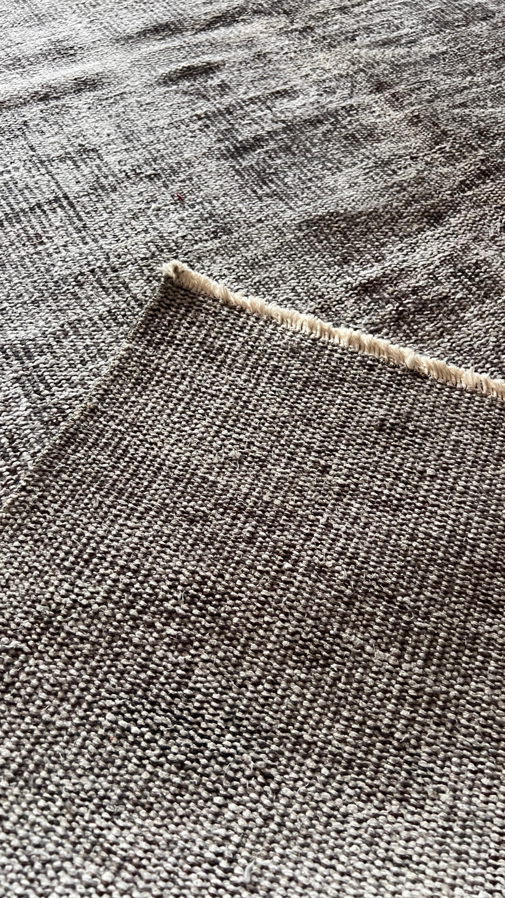 Vintage Minimalist Turkish Rug 160x235 cm – Handwoven Wool Kilim – Charcoal Grey Flatweave