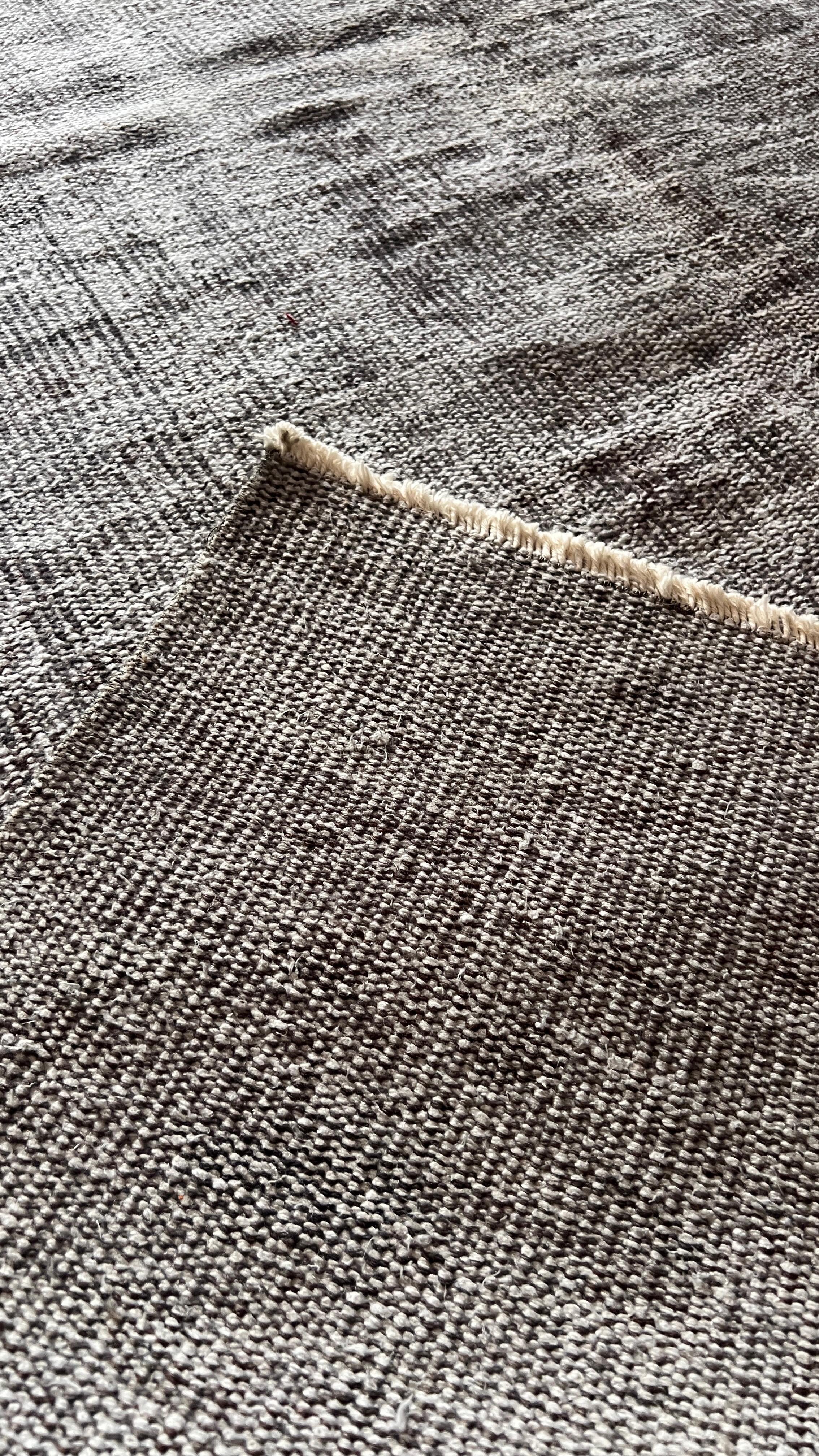 Vintage Minimalist Turkish Rug 160x235 cm – Handwoven Wool Kilim – Charcoal Grey Flatweave
