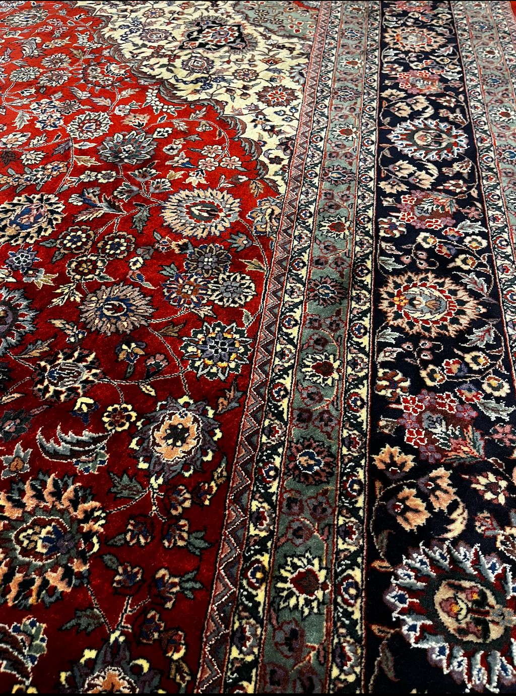 Turkish-Made Isfahan Style Rug – 305 × 245 cm – Fine Wool & Silk Highlights – Luxury Floral Medallion