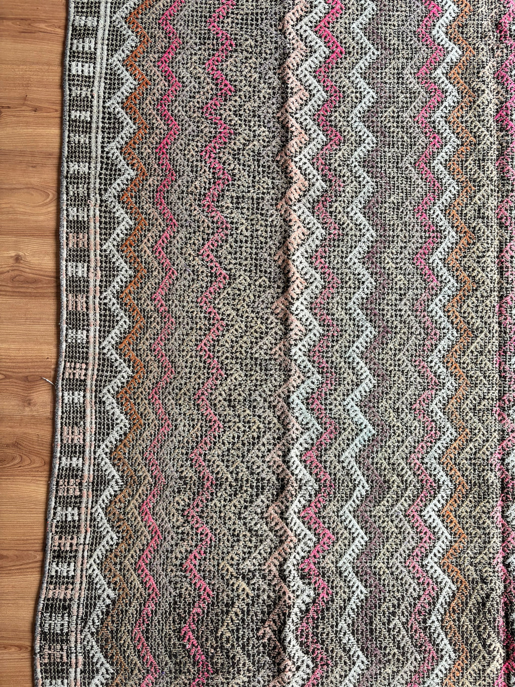 Vintage Manisa Cicim Kilim, Zigzag Pink & Earth, 190 × 337 cm – detail view 2