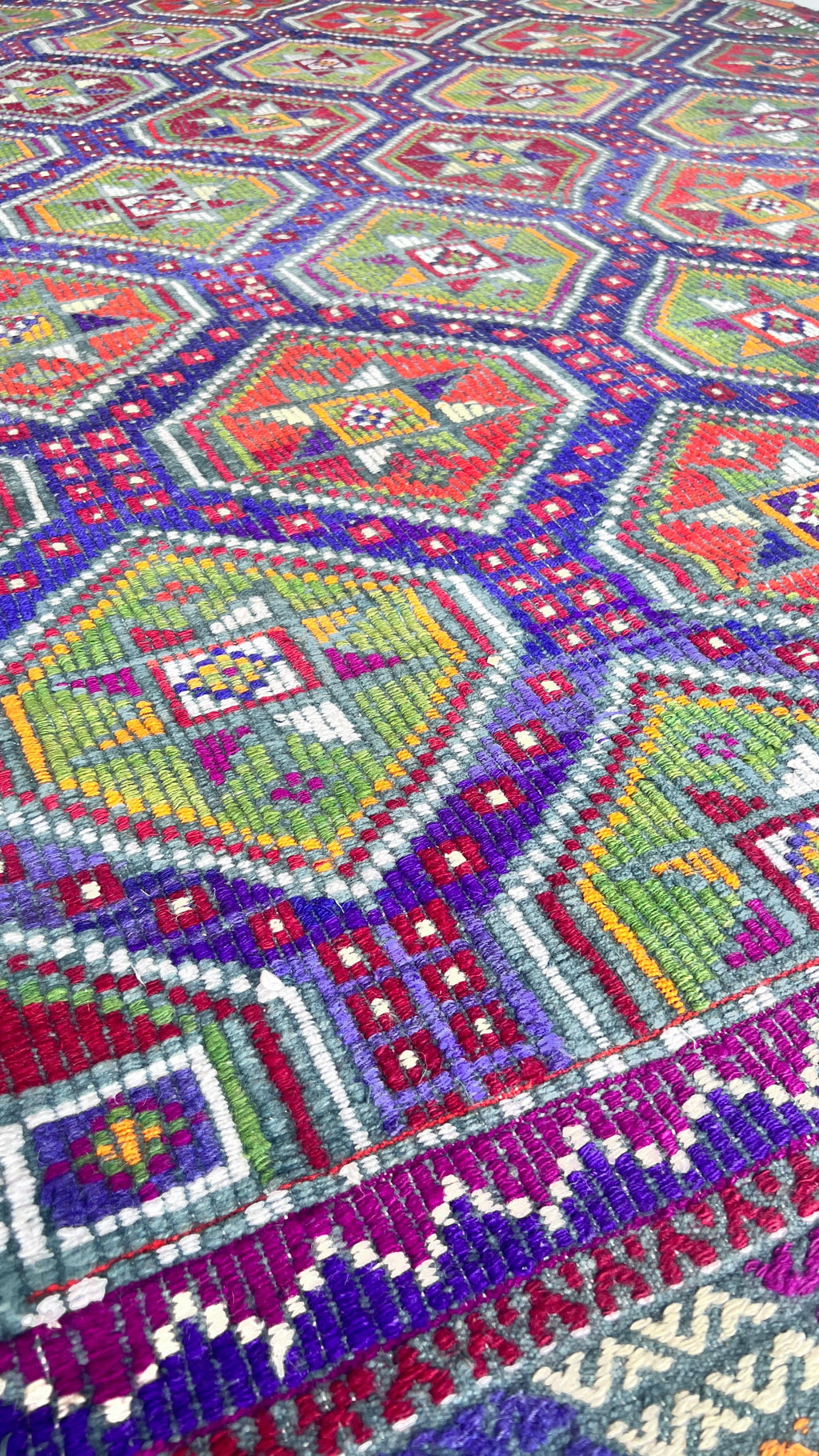 Large Vintage Anatolian Rug – 187x293 cm – Handwoven Wool Statement Carpet