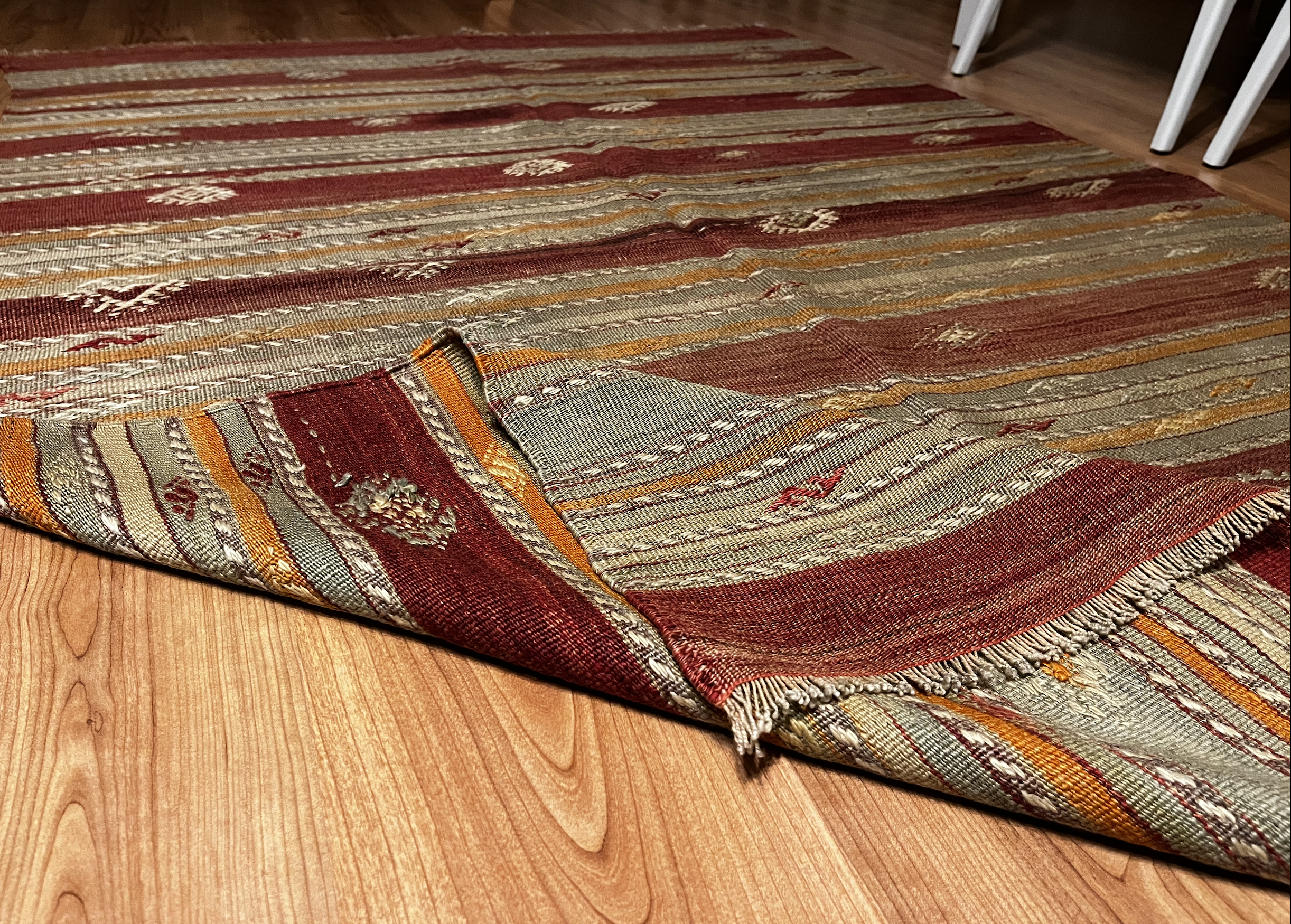 Turkish Vintage Kilim Rug – 124 × 191 cm – Handwoven Wool – Tribal Striped Anatolian Decor