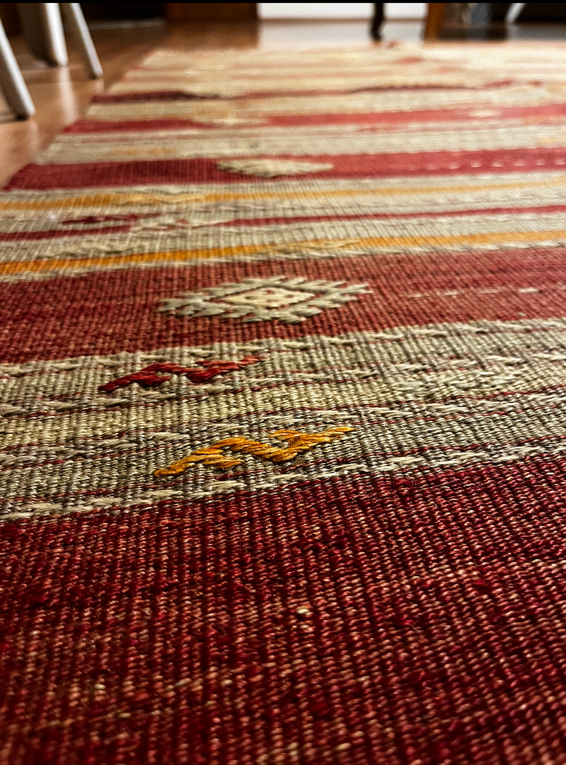 Turkish Vintage Kilim Rug – 124 × 191 cm – Handwoven Wool – Tribal Striped Anatolian Decor