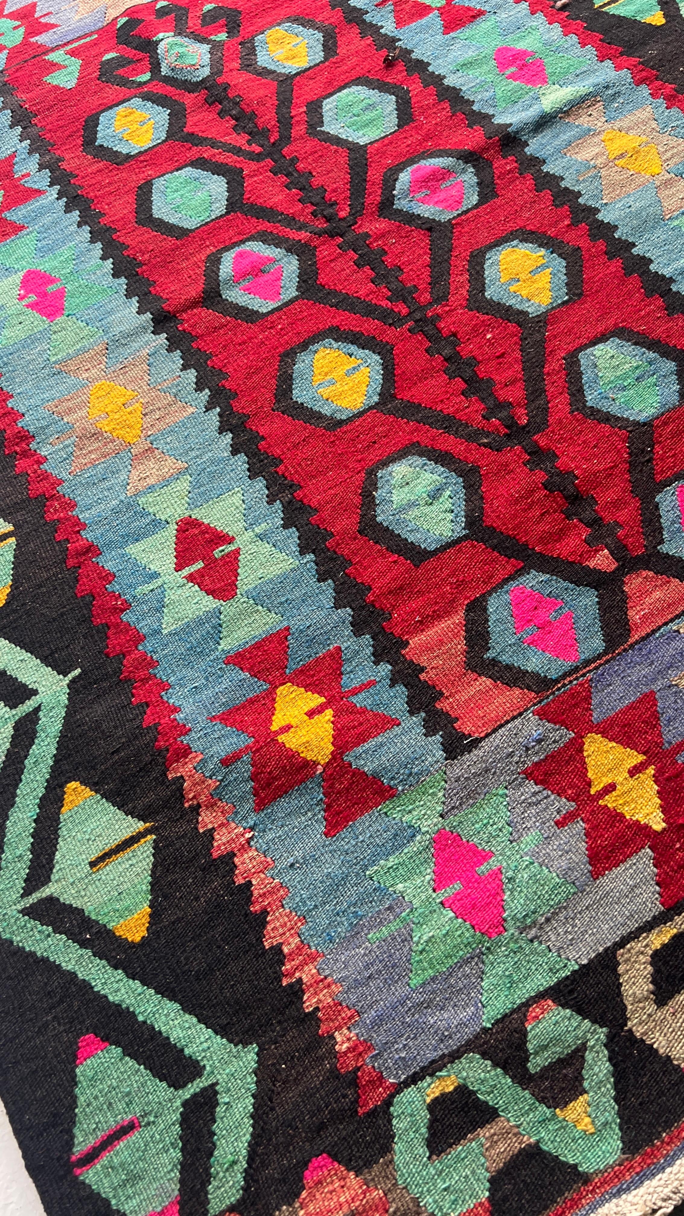 Handwoven Turkish Uşak Kilim – 100 × 140 cm – Colourful Tribal Wool Rug