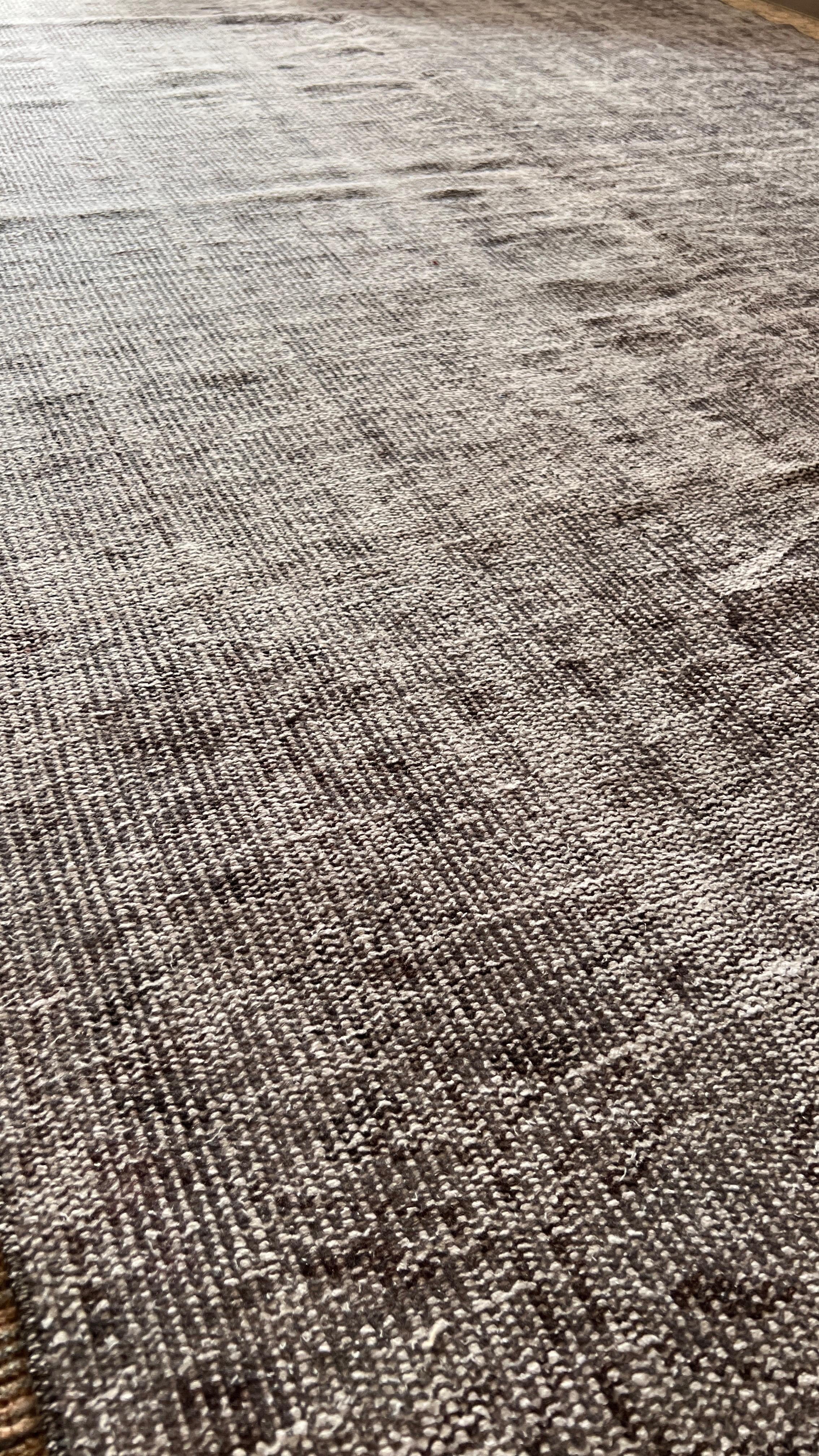 Vintage Minimalist Turkish Rug 160x235 cm – Handwoven Wool Kilim – Charcoal Grey Flatweave