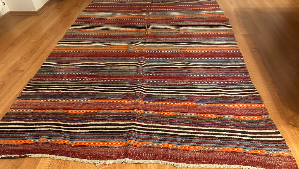 Turkish Vintage Kilim Rug – 127 × 180 cm | Handmade Wool Flatweave