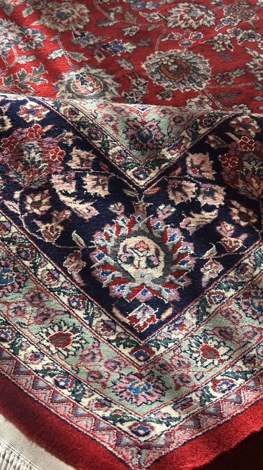 Turkish-Made Isfahan Style Rug – 305 × 245 cm – Fine Wool & Silk Highlights – Luxury Floral Medallion