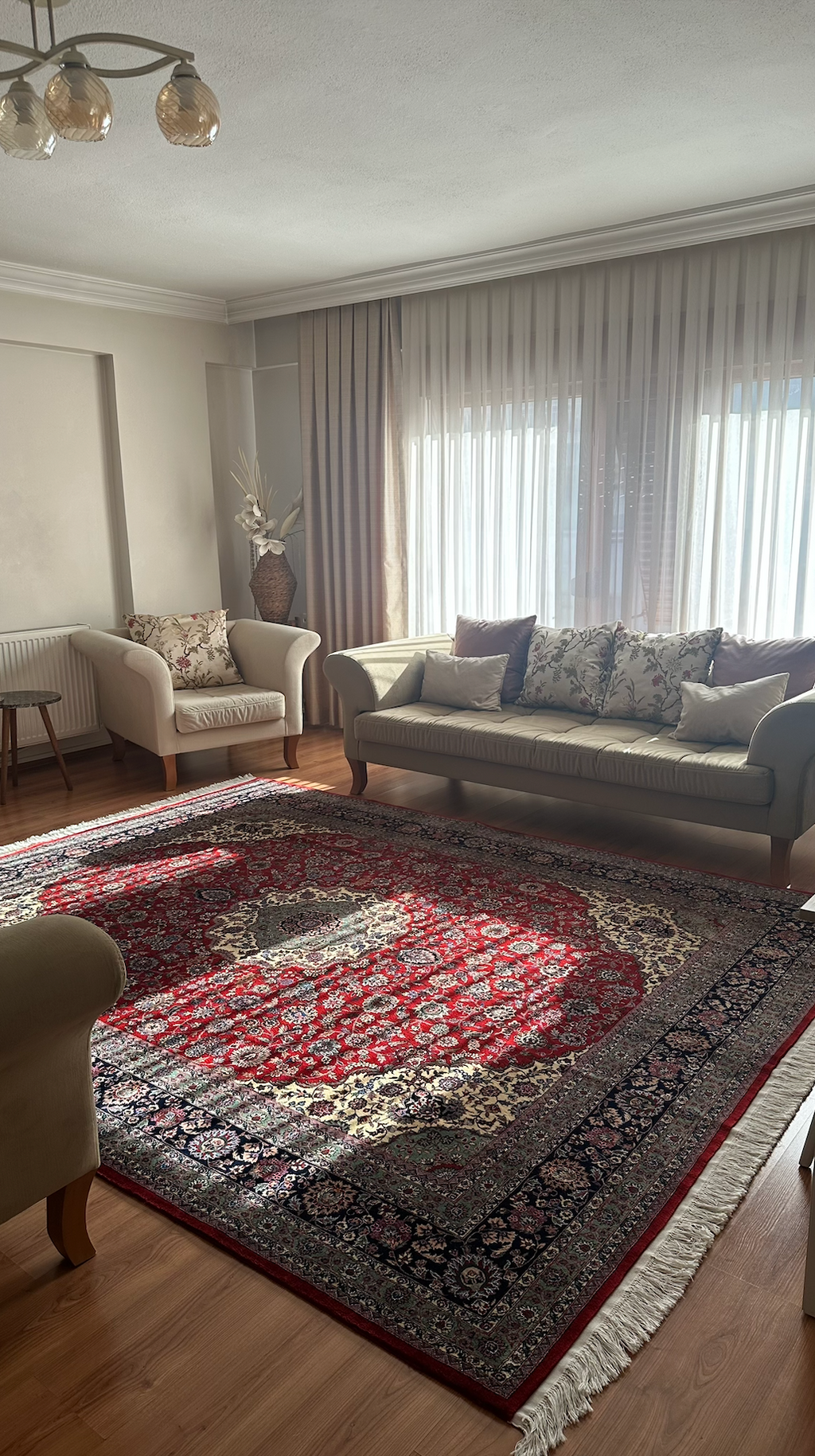 Turkish-Made Isfahan Style Rug – 305 × 245 cm – Fine Wool & Silk Highlights – Luxury Floral Medallion