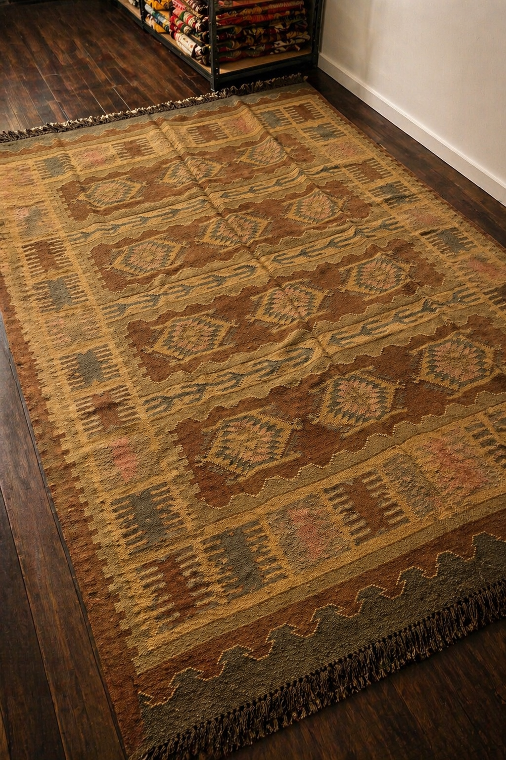 Handwoven Anatolian Kilim Rug – 199x307 cm – Wool Tribal Area Rug – Earth Tone Natural Design