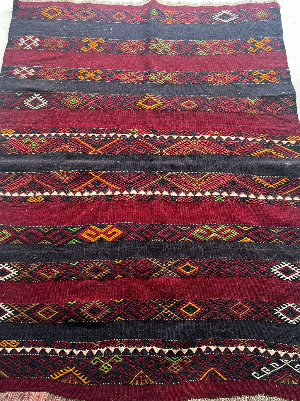 Vintage Turkish Kilim – 109 × 138 cm – Handmade Wool – Tribal Bohemian Accent Rug