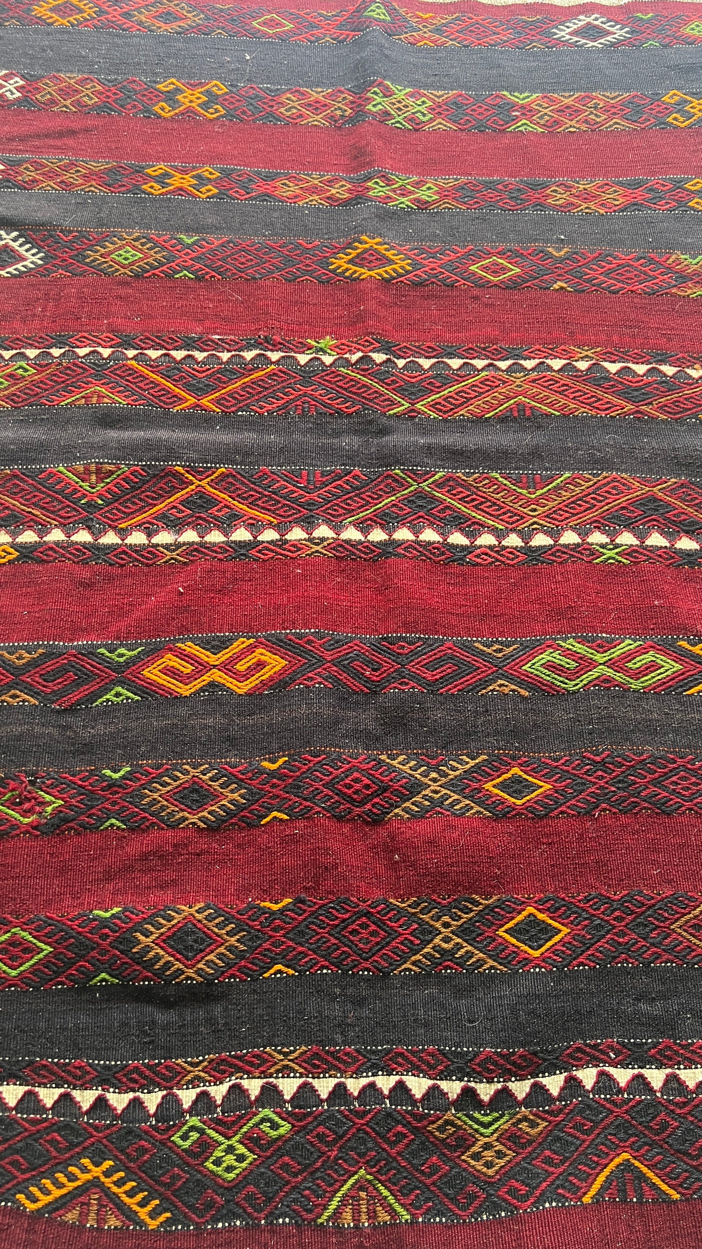 Vintage Turkish Kilim – 109 × 138 cm – Handmade Wool – Tribal Bohemian Accent Rug