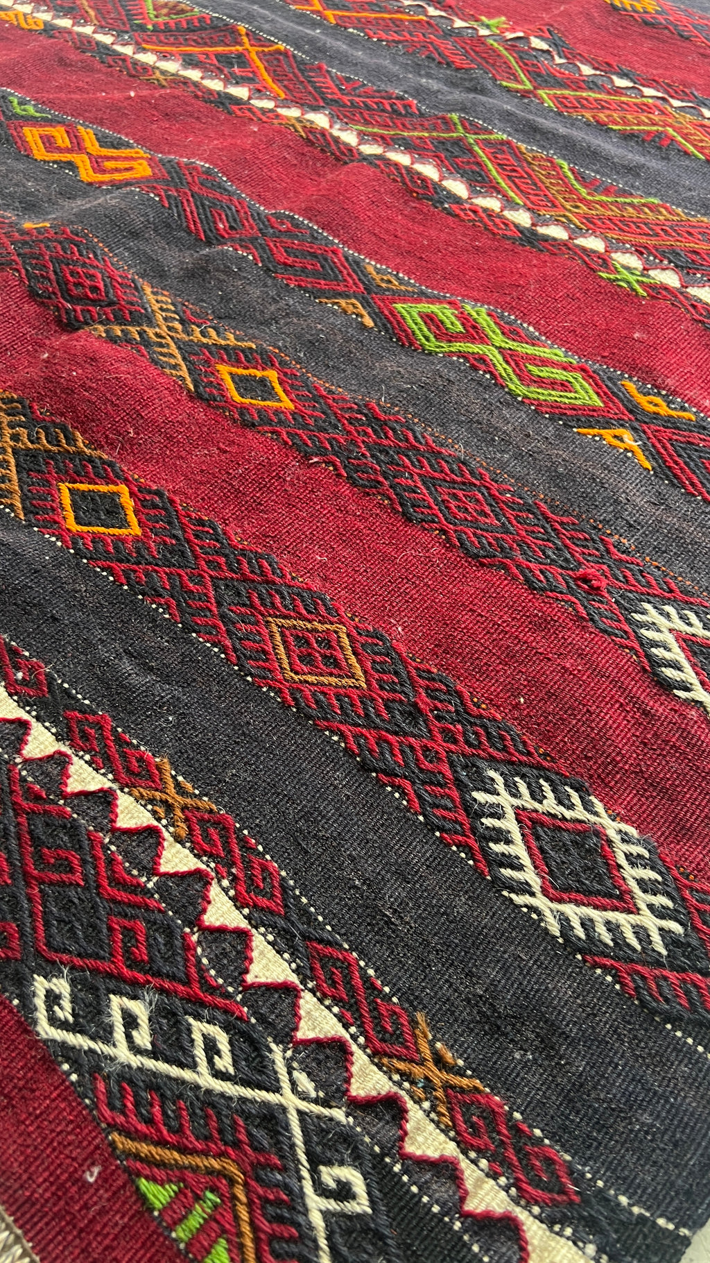 Vintage Turkish Kilim – 109 × 138 cm – Handmade Wool – Tribal Bohemian Accent Rug