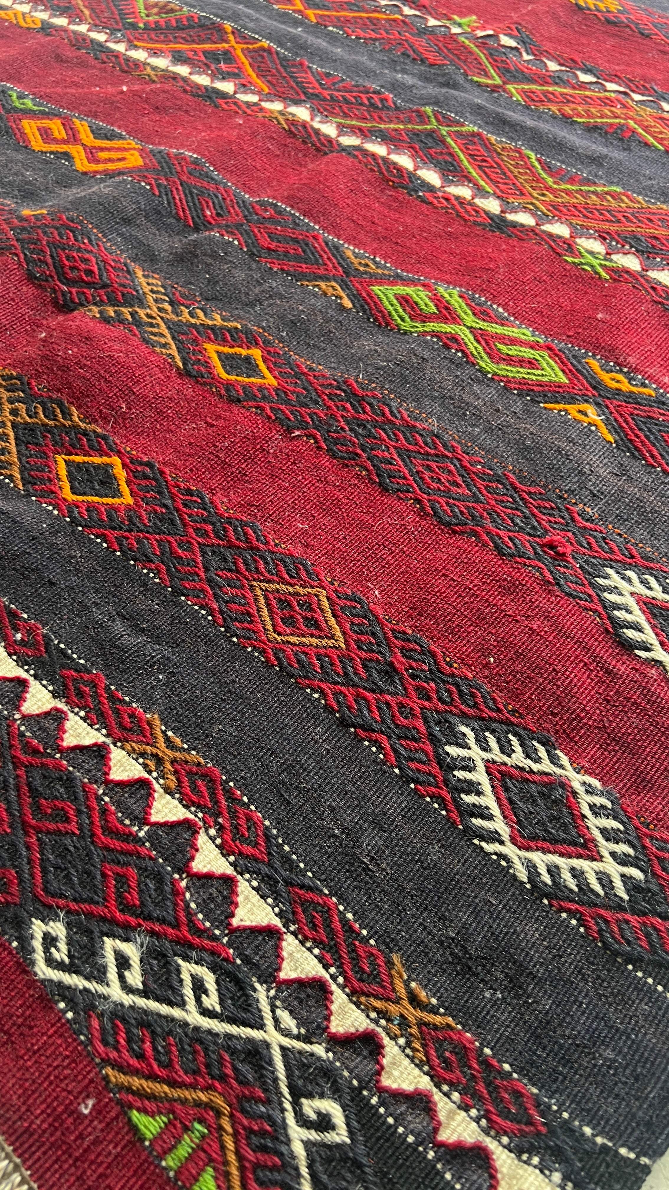 Vintage Turkish Kilim – 109 × 138 cm – Handmade Wool – Tribal Bohemian Accent Rug