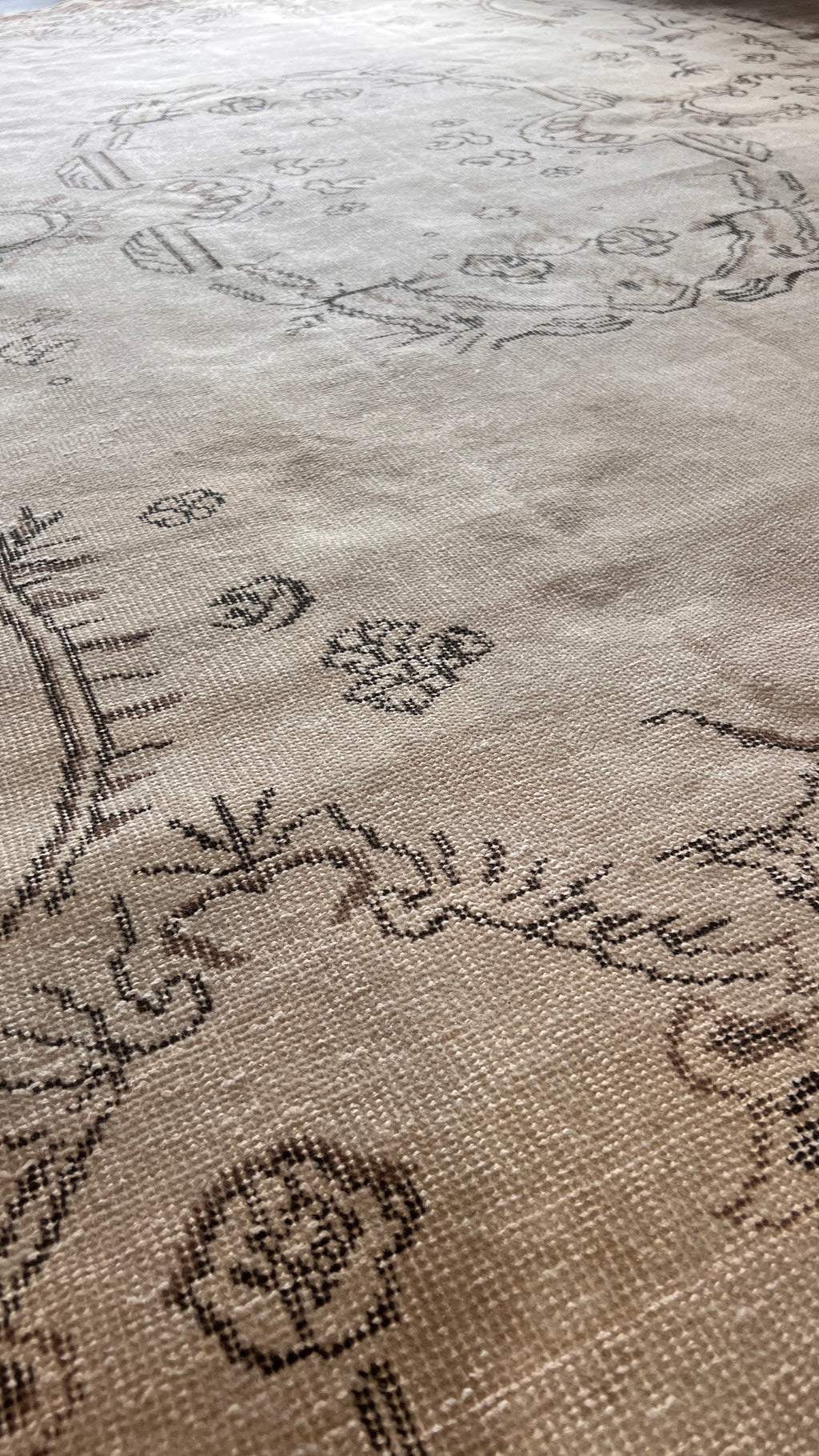 Vintage Isparta Turkish Rug 190x302 cm – Handwoven Wool Large Area Rug – Neutral Floral Carpet