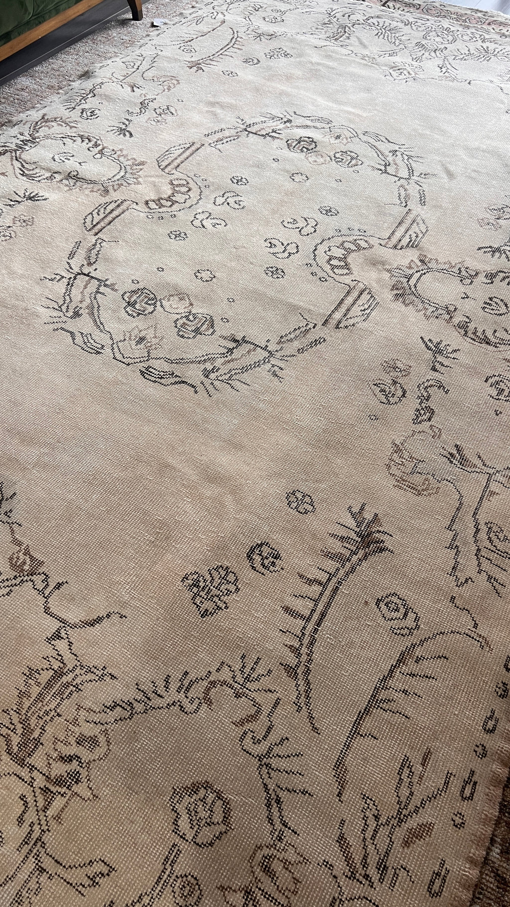 Vintage Isparta Turkish Rug 190x302 cm – Handwoven Wool Large Area Rug – Neutral Floral Carpet