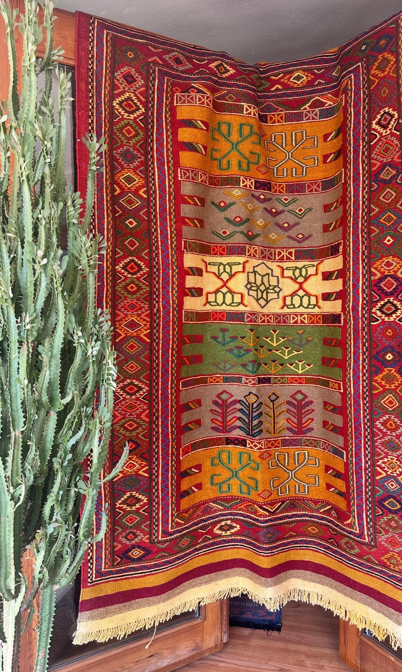 Embossed Anatolian Kilim – 136×205 cm | Handwoven Wool Tribal Carpet