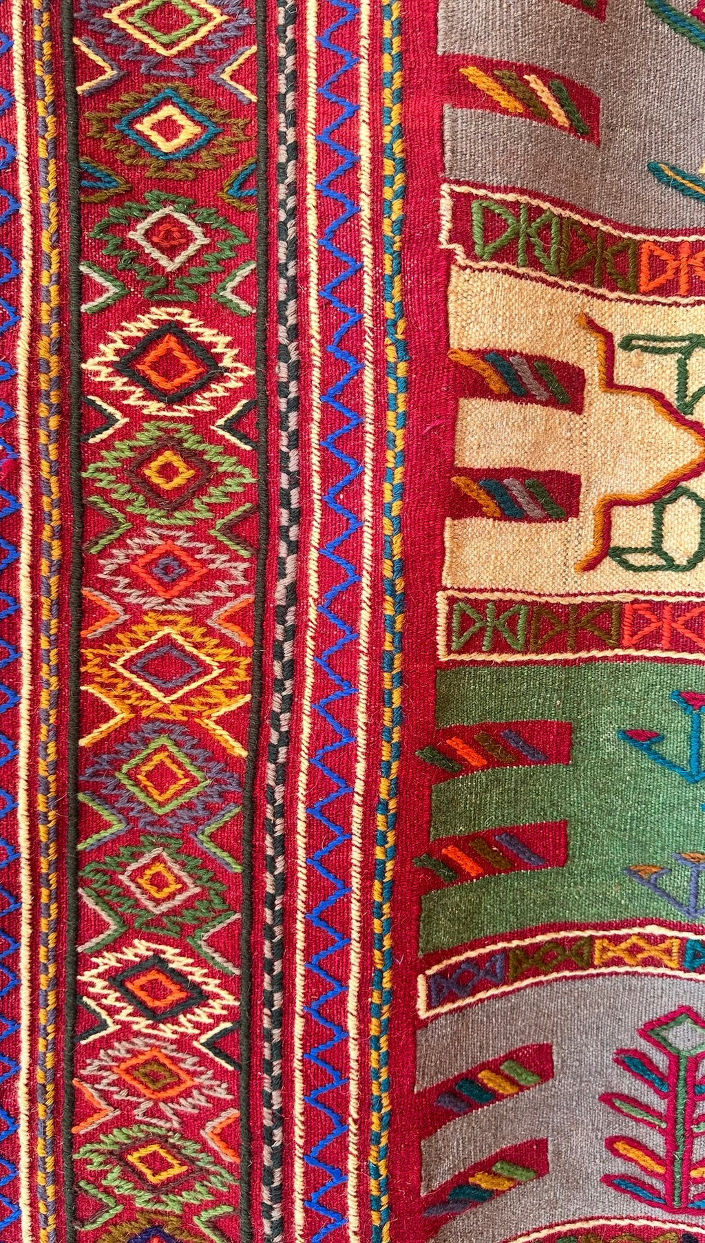 Embossed Anatolian Kilim – 136×205 cm | Handwoven Wool Tribal Carpet