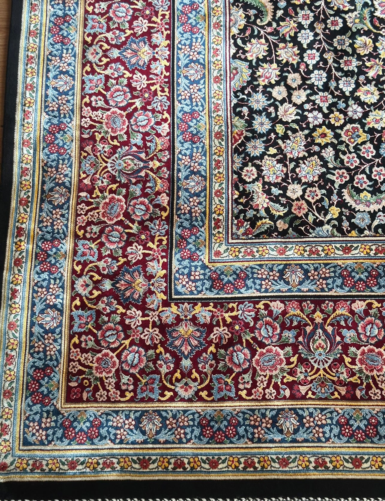 Lüks Modal İpek Halı – 200×300 cm | İran Tarzı Çiçek Desenli Halı