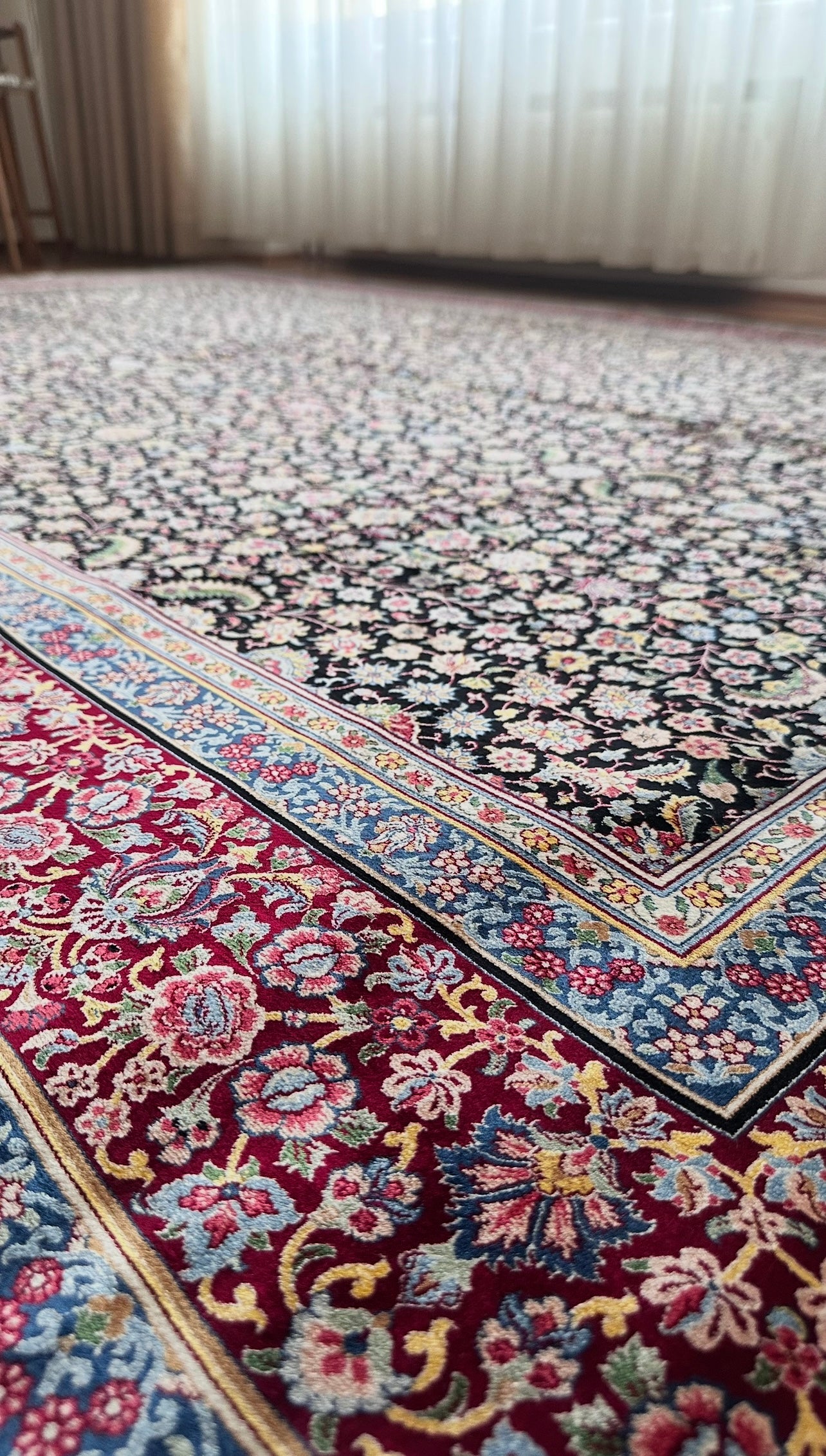 Luxury Modal Silk Rug – 200×300 cm | Persian Style Floral Carpet