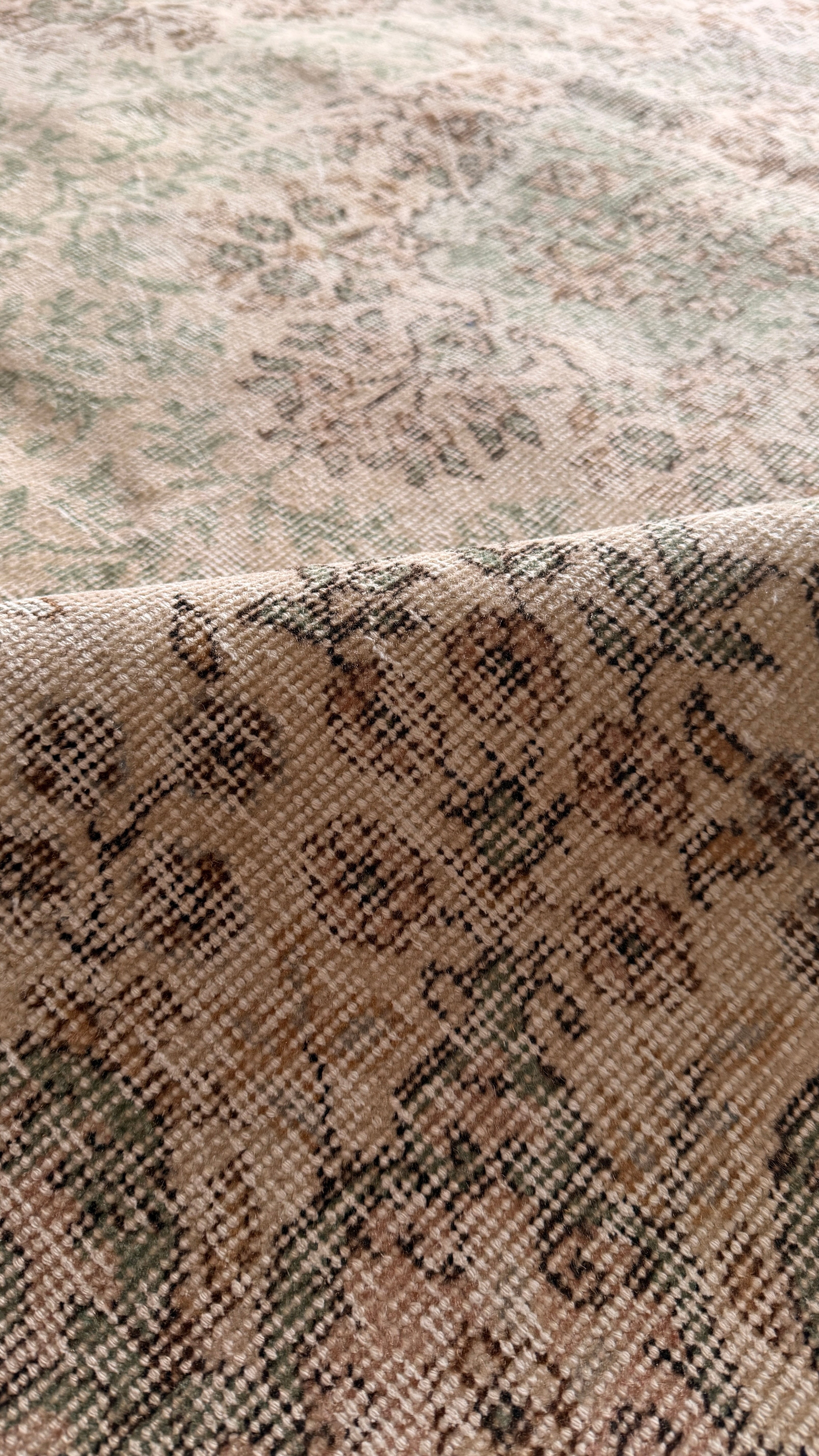 Handwoven Wool Rug – 163x259 cm – Vintage Look Medallion – Neutral Ivory Sage Green Carpet