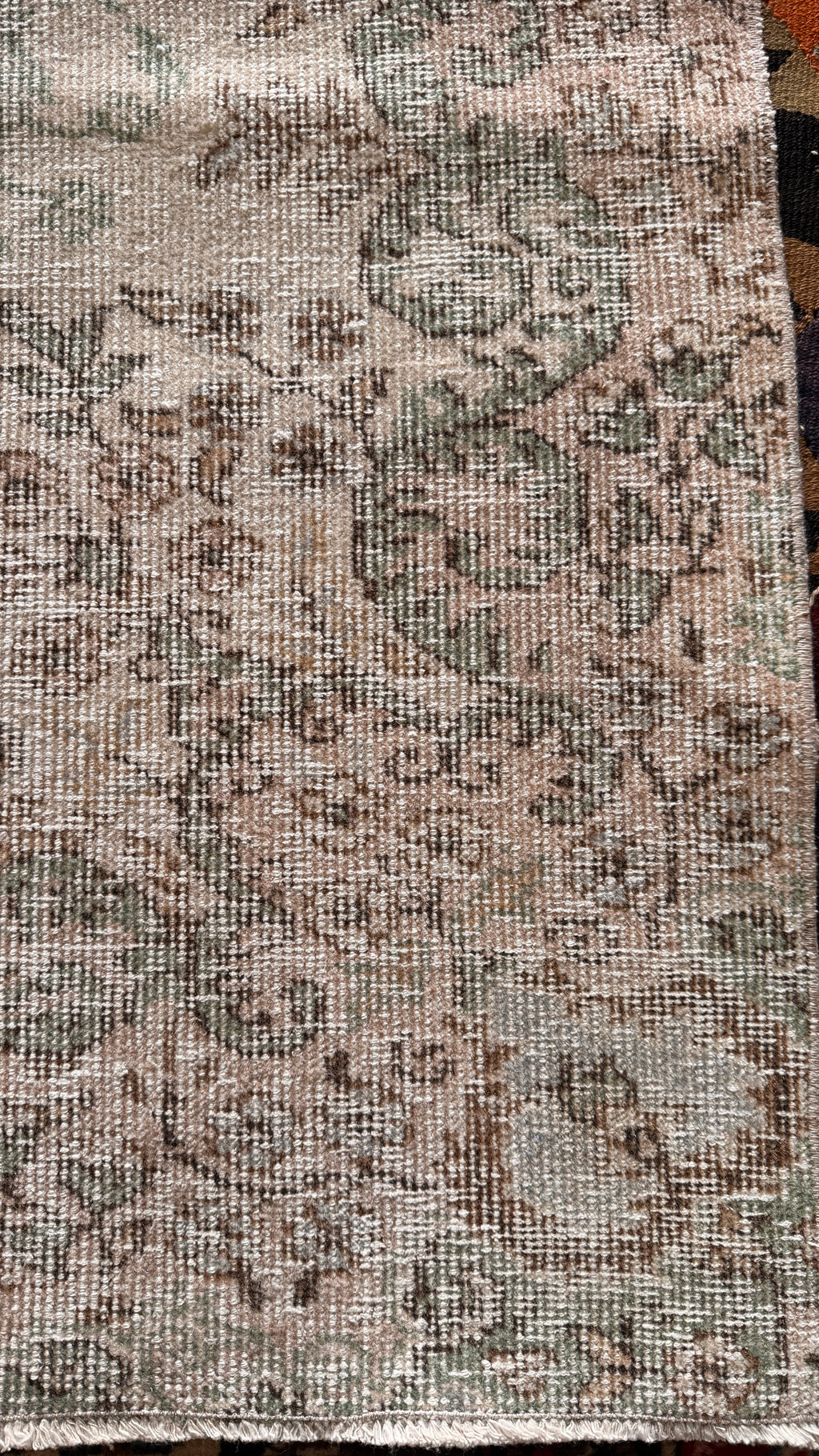 Handwoven Wool Rug – 163x259 cm – Vintage Look Medallion – Neutral Ivory Sage Green Carpet