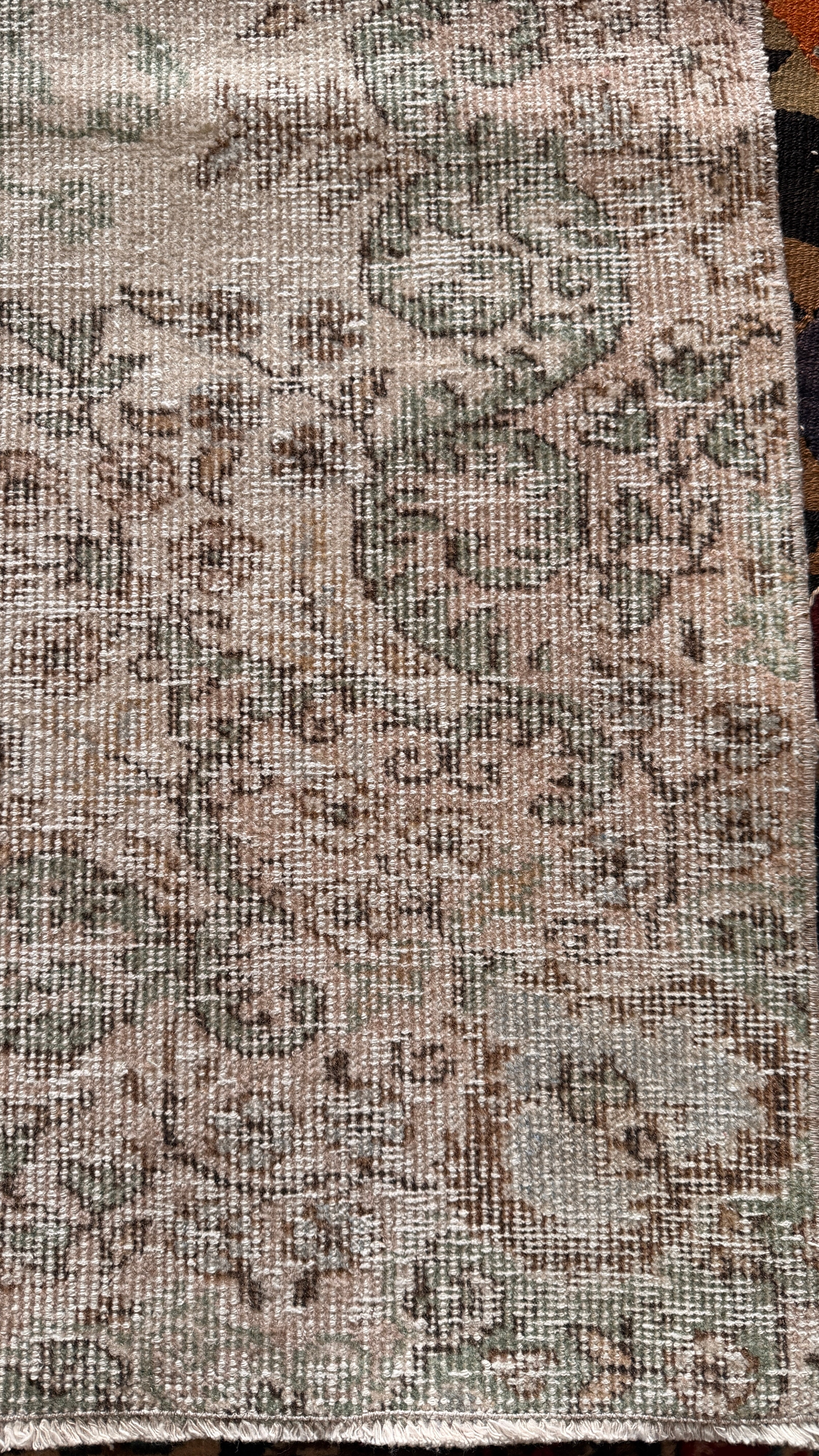Handwoven Wool Rug – 163x259 cm – Vintage Look Medallion – Neutral Ivory Sage Green Carpet