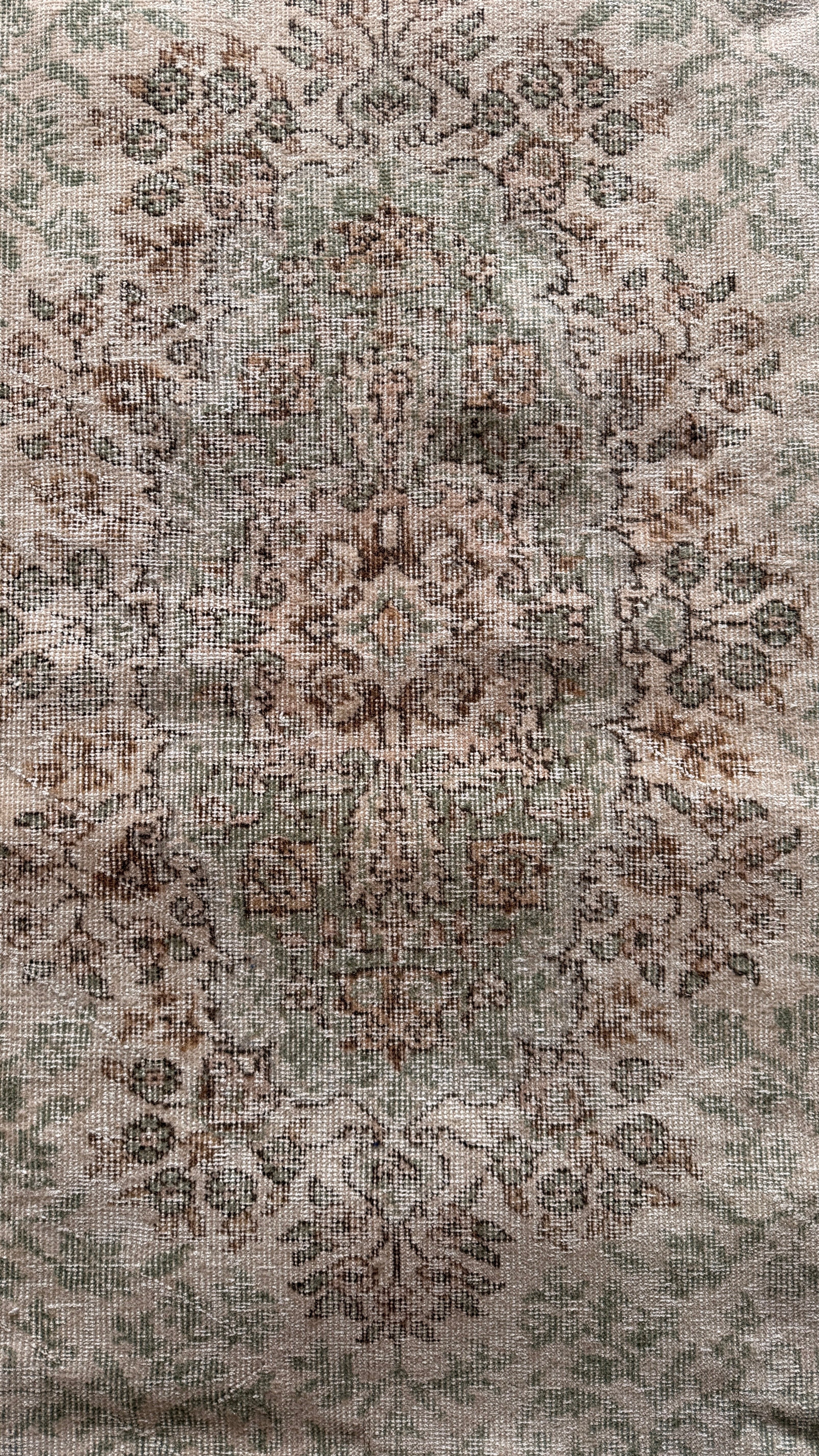 Handwoven Wool Rug – 163x259 cm – Vintage Look Medallion – Neutral Ivory Sage Green Carpet