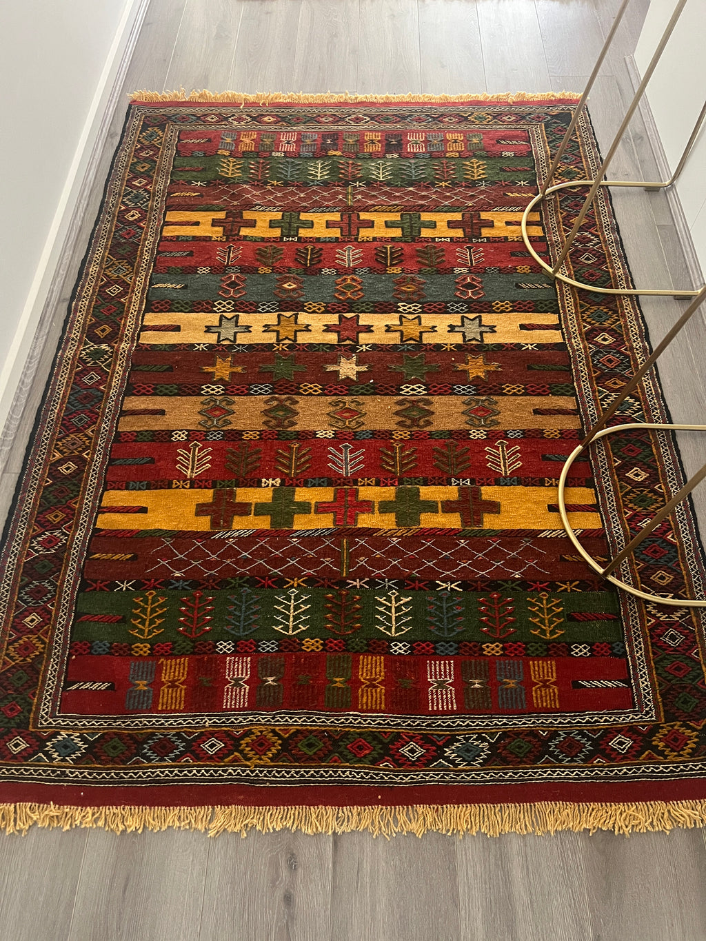 Turkish Kilim Rug – 133 × 192 cm – Handmade Wool – Raised Relief Weave – Anatolian Tribal Decor