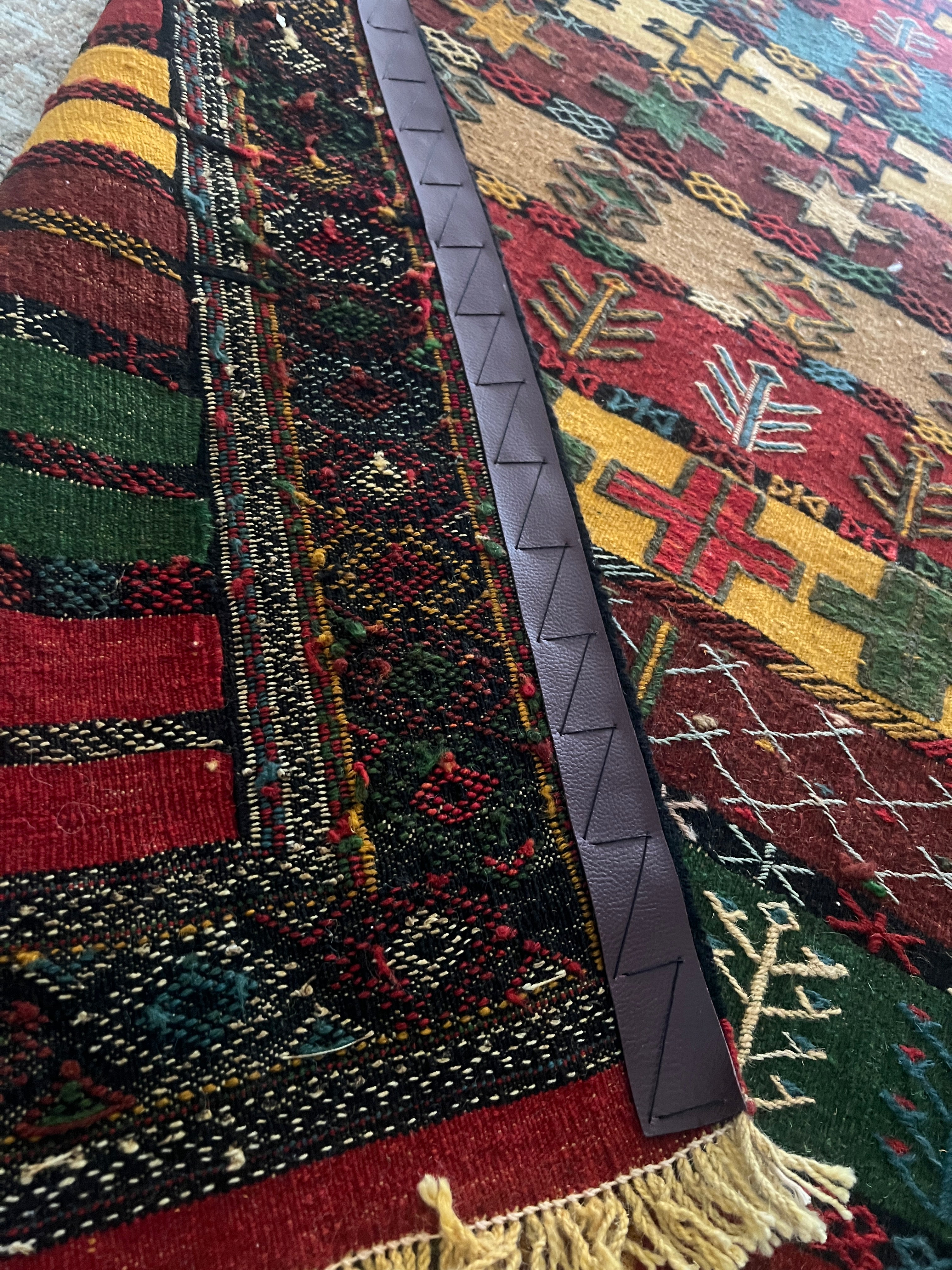 Turkish Kilim Rug – 133 × 192 cm – Handmade Wool – Raised Relief Weave – Anatolian Tribal Decor