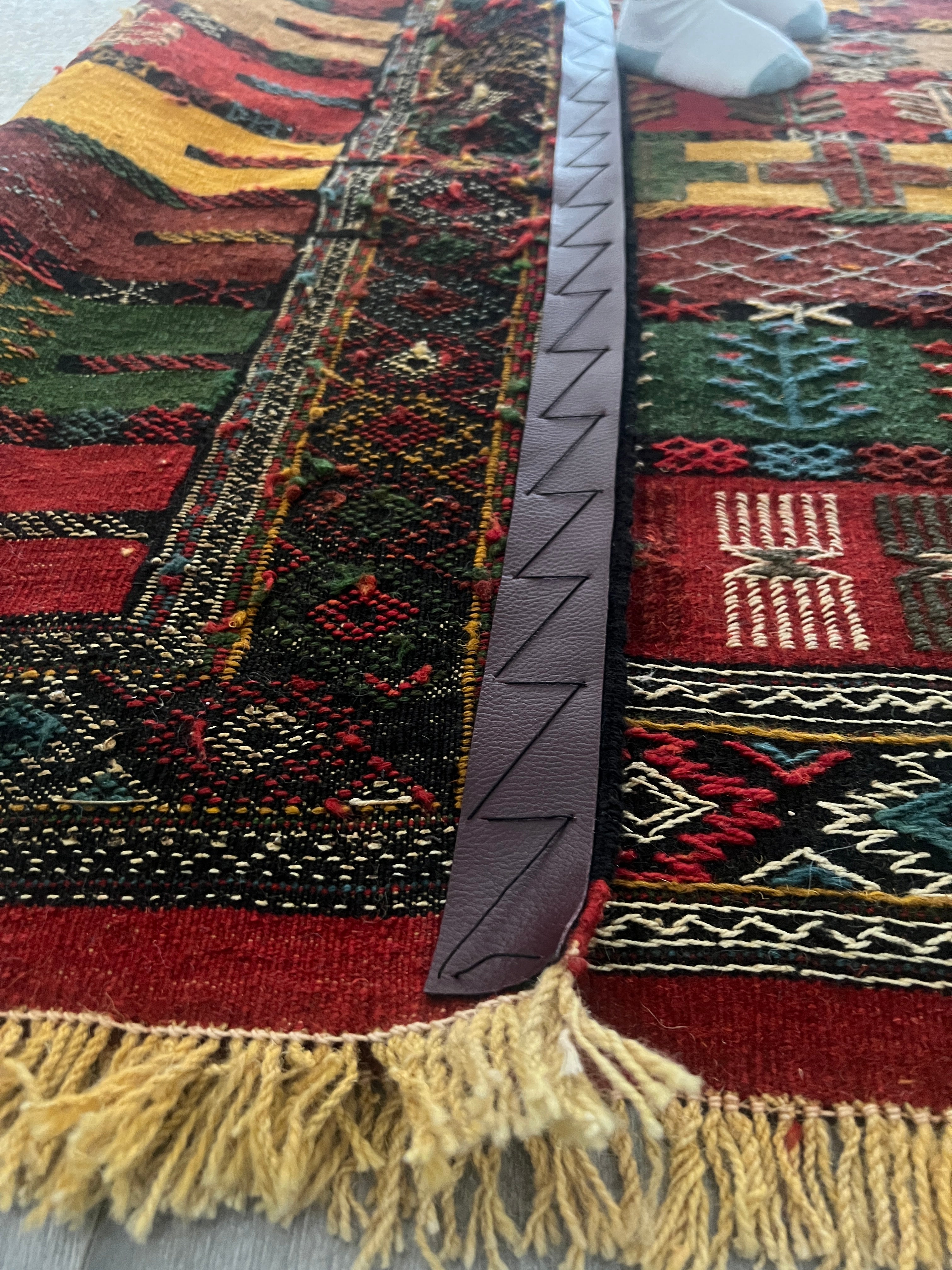 Turkish Kilim Rug – 133 × 192 cm – Handmade Wool – Raised Relief Weave – Anatolian Tribal Decor