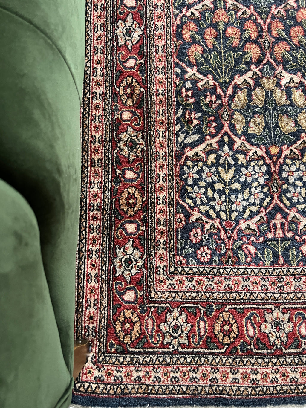 Hereke Handwoven Wool Rug – 160×250 cm | Classic Turkish Floral Carpet