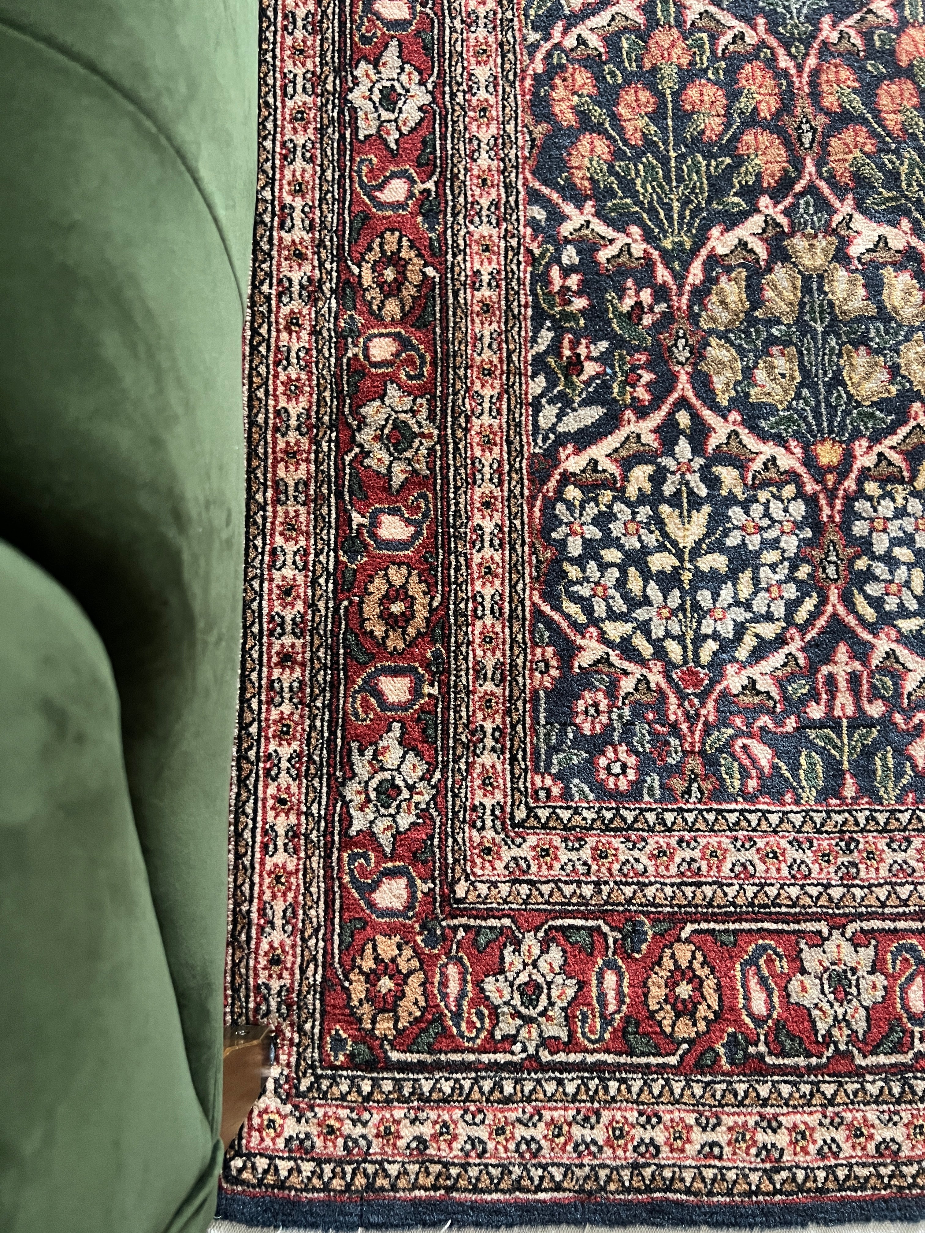 Hereke Handwoven Wool Rug – 160×250 cm | Classic Turkish Floral Carpet