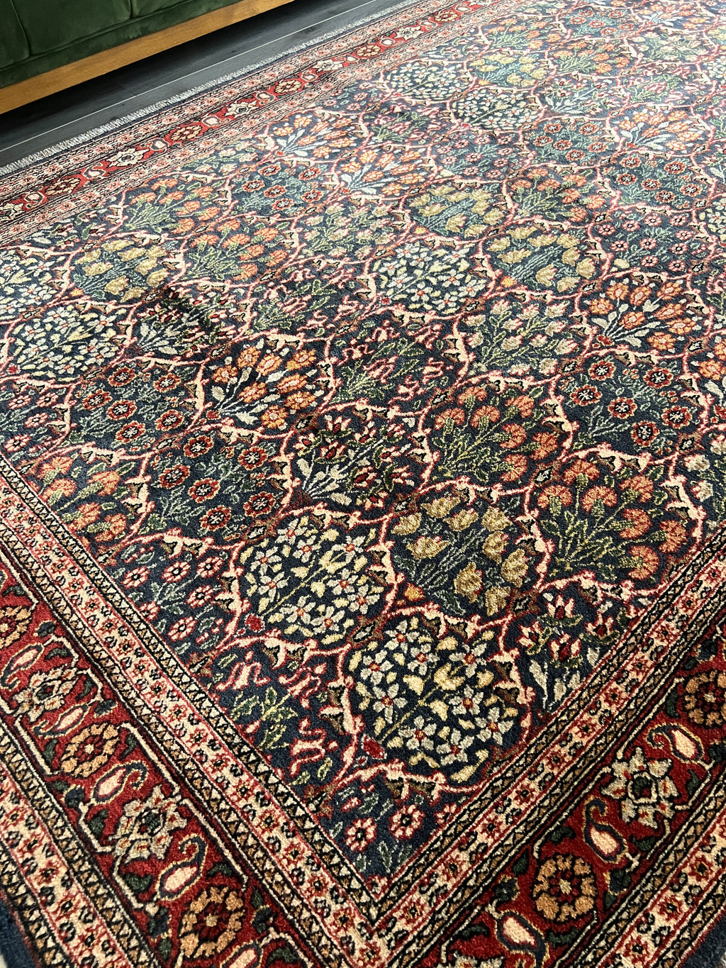 Hereke Handwoven Wool Rug – 160×250 cm | Classic Turkish Floral Carpet