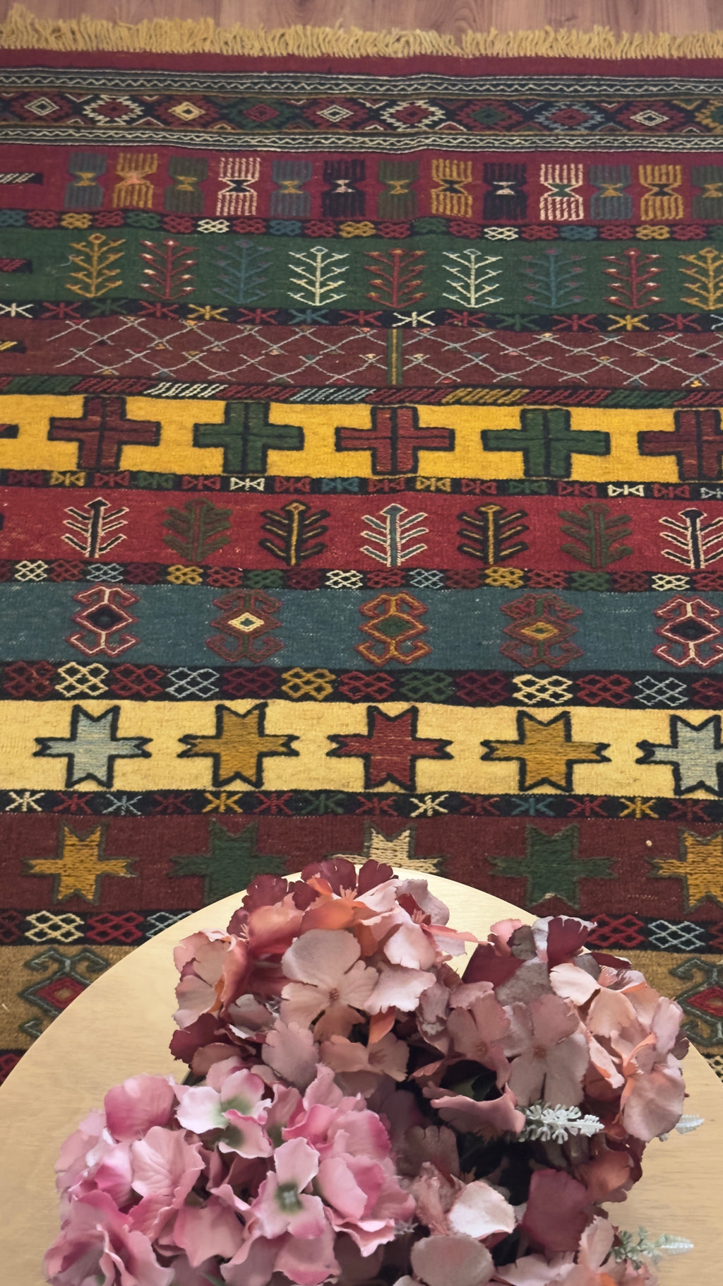 Turkish Kilim Rug – 133 × 192 cm – Handmade Wool – Raised Relief Weave – Anatolian Tribal Decor