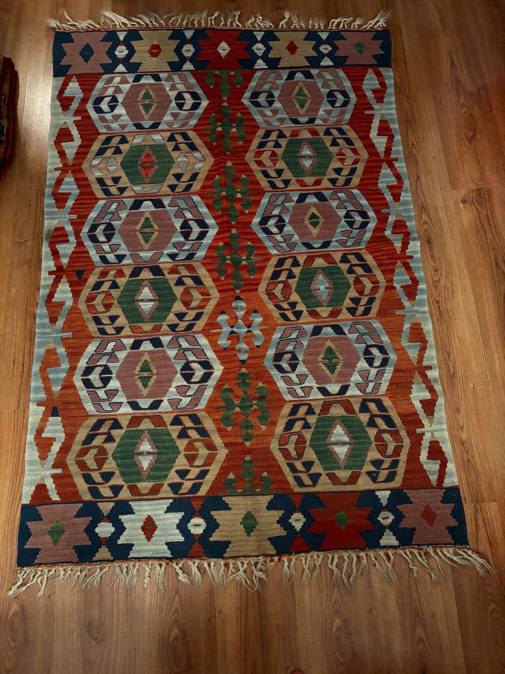 110 × 175 cm Vintage Uşak Kilim – Handmade Turkish Wool Flatweave Carpet