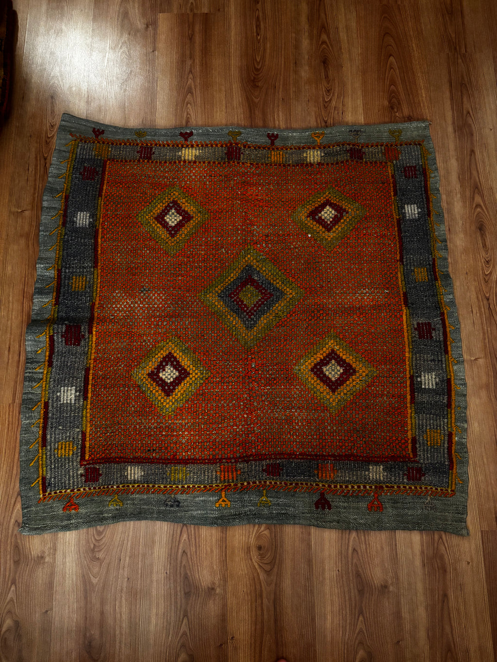 104 × 107 cm Vintage Niğde Cicim Kilim – Handmade Turkish Wool Carpet