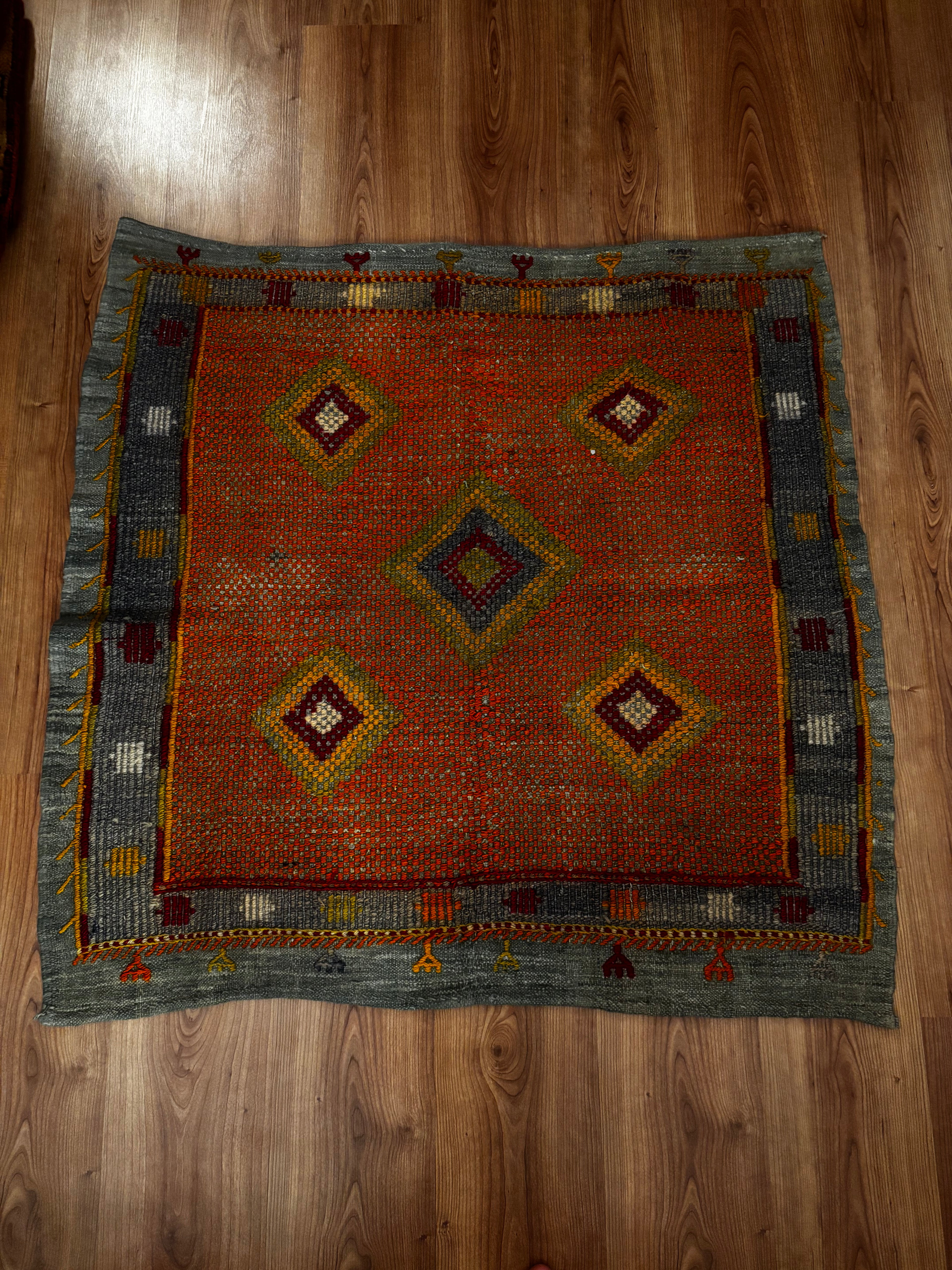 104 × 107 cm Vintage Niğde Cicim Kilim – Handmade Turkish Wool Carpet