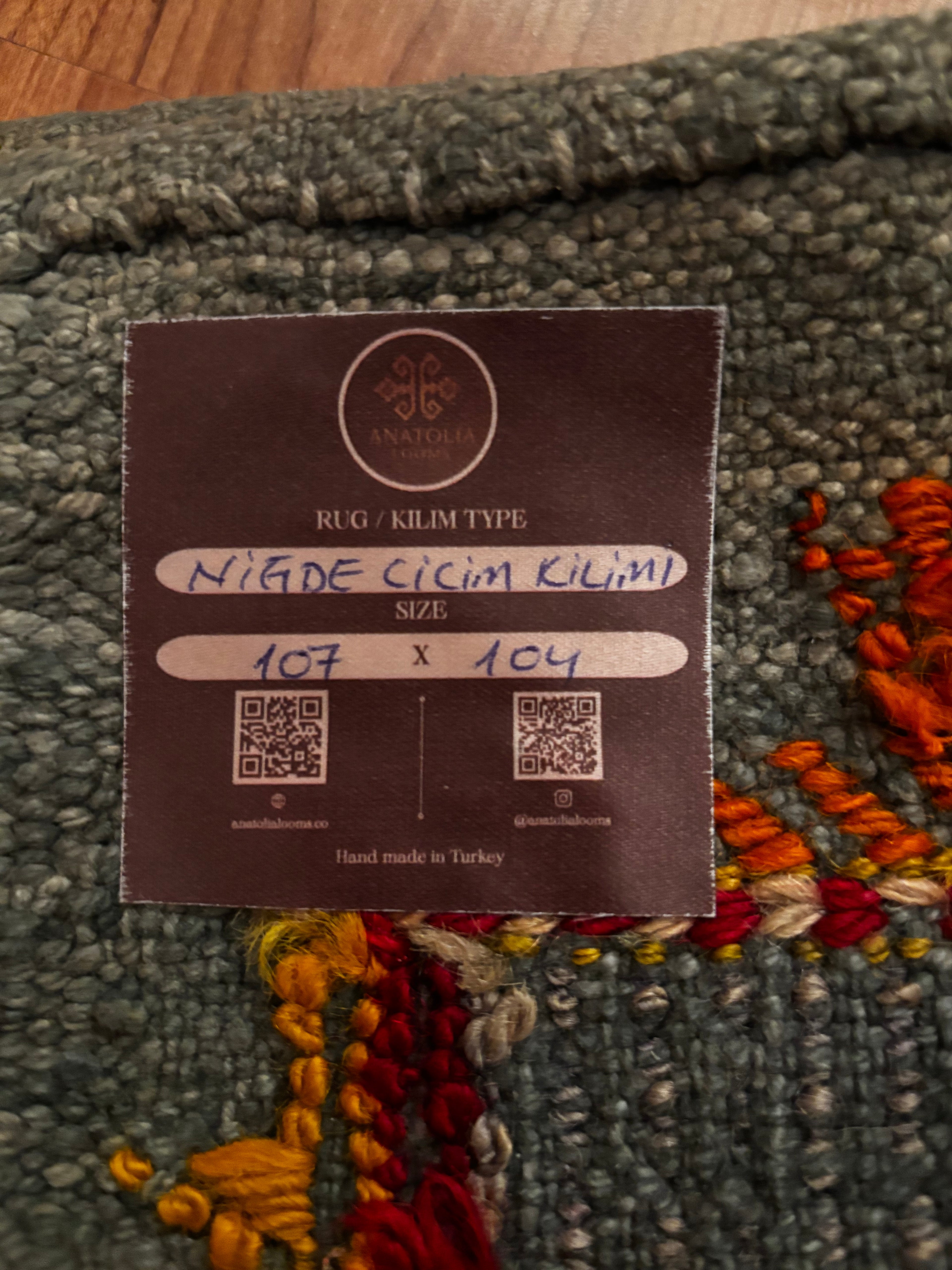 104 × 107 cm Vintage Niğde Cicim Kilim – Handmade Turkish Wool Carpet