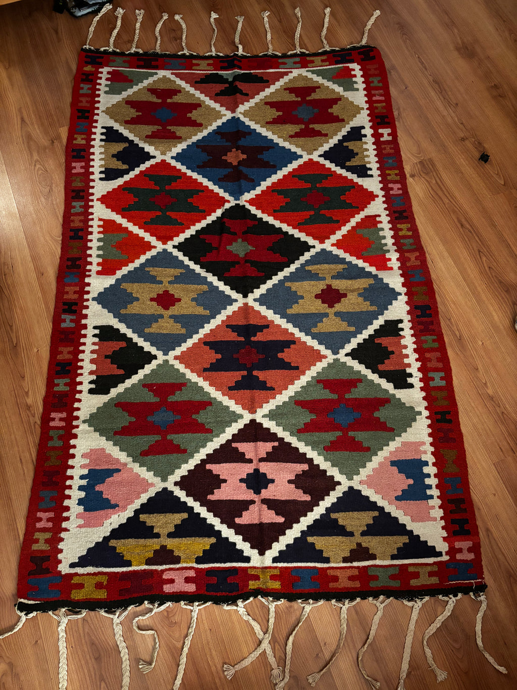 109 × 173 cm Vintage Persian Kilim – Handmade Wool Tribal Carpet