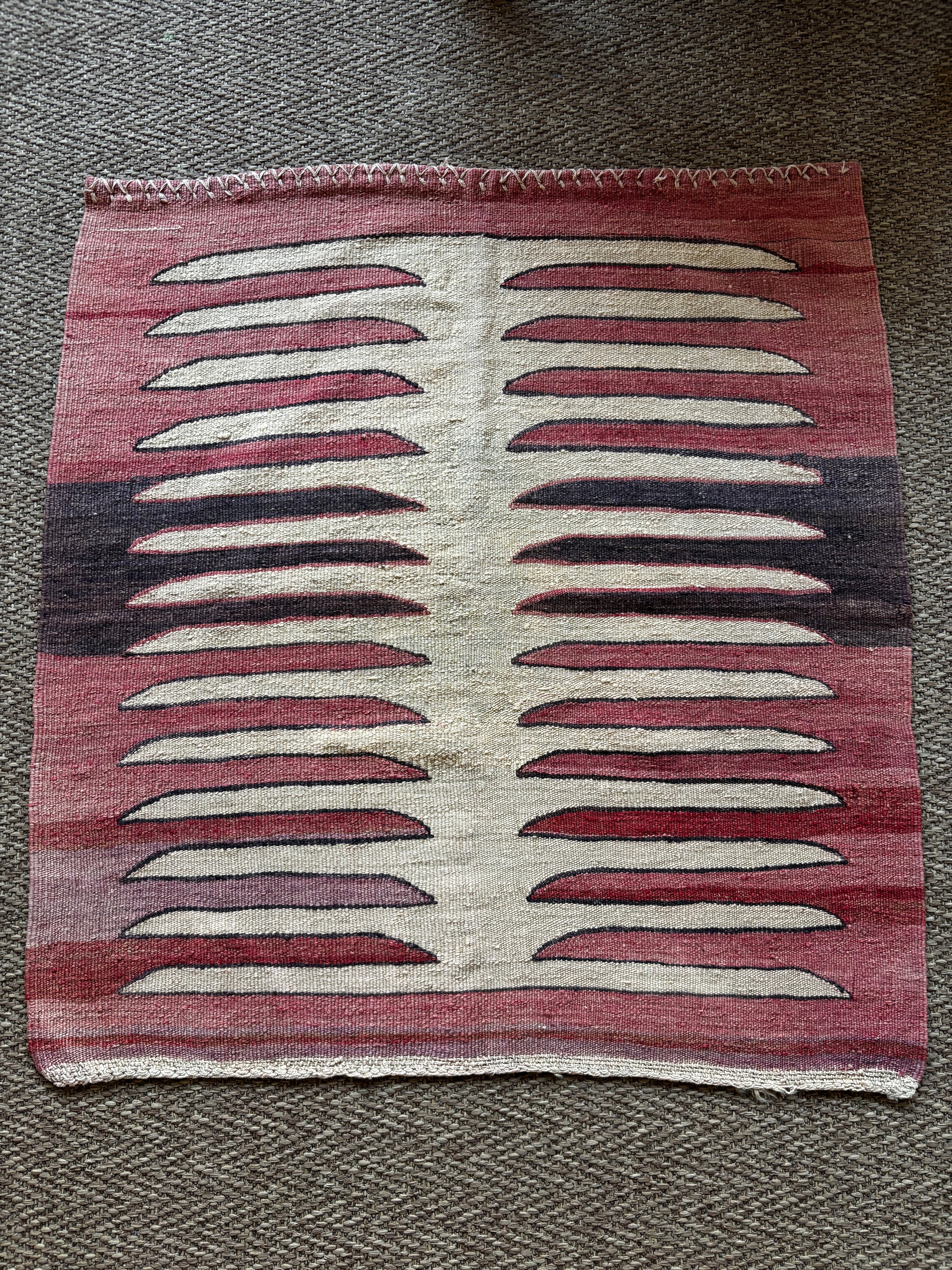 92 × 98 cm Vintage Afyon Parmaklı Kilim – Handmade Turkish Wool Carpet