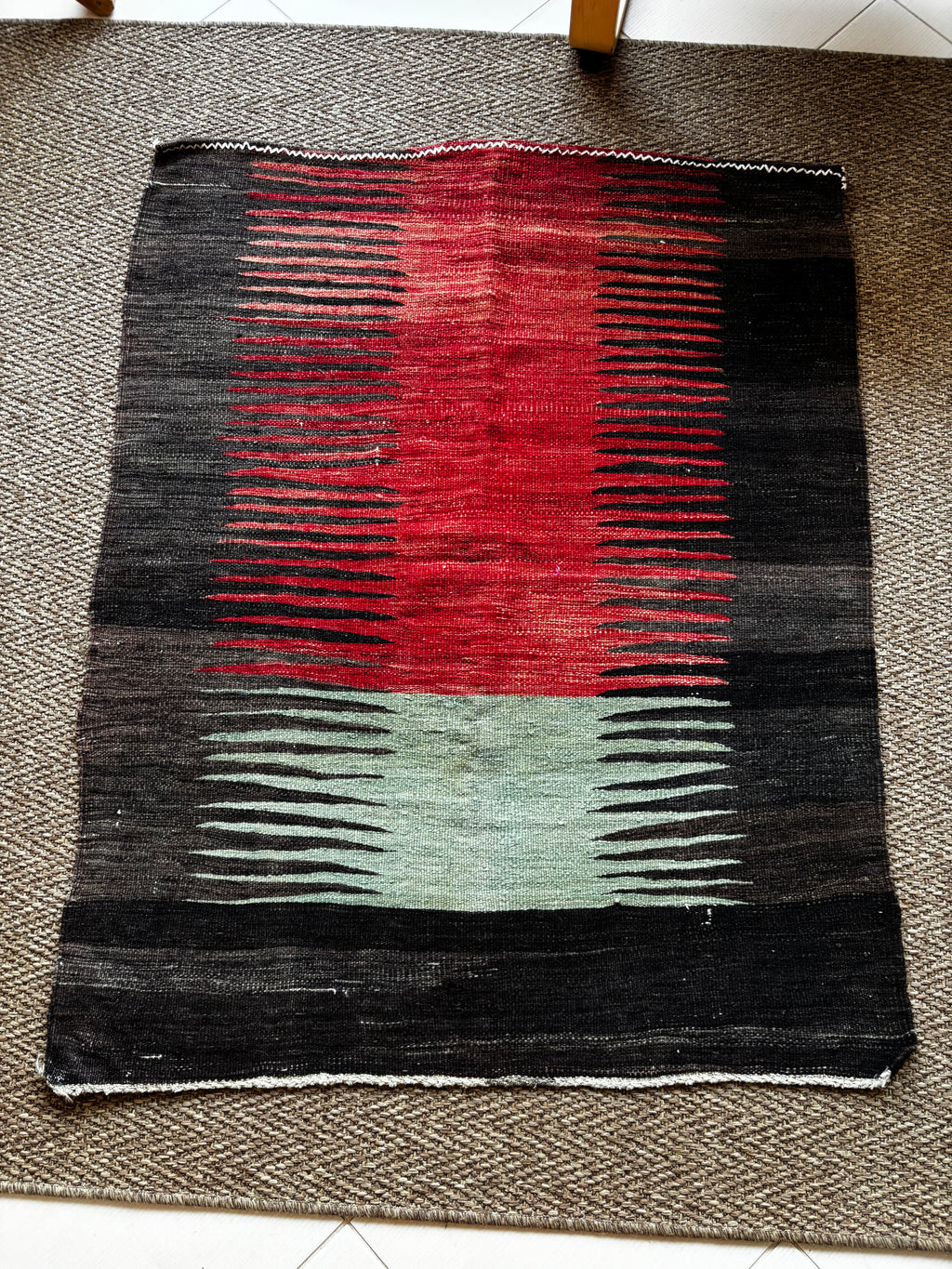 97 × 122 cm Vintage Afyon Parmaklı Kilim – Handmade Turkish Wool Carpet