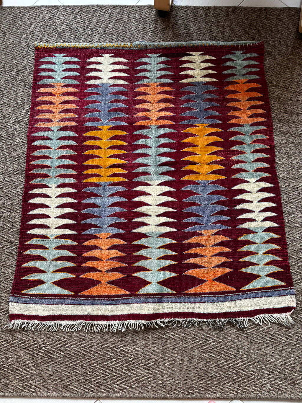 98 × 111 cm Vintage Afyon Parmaklı Kilim – Handmade Turkish Wool Carpet