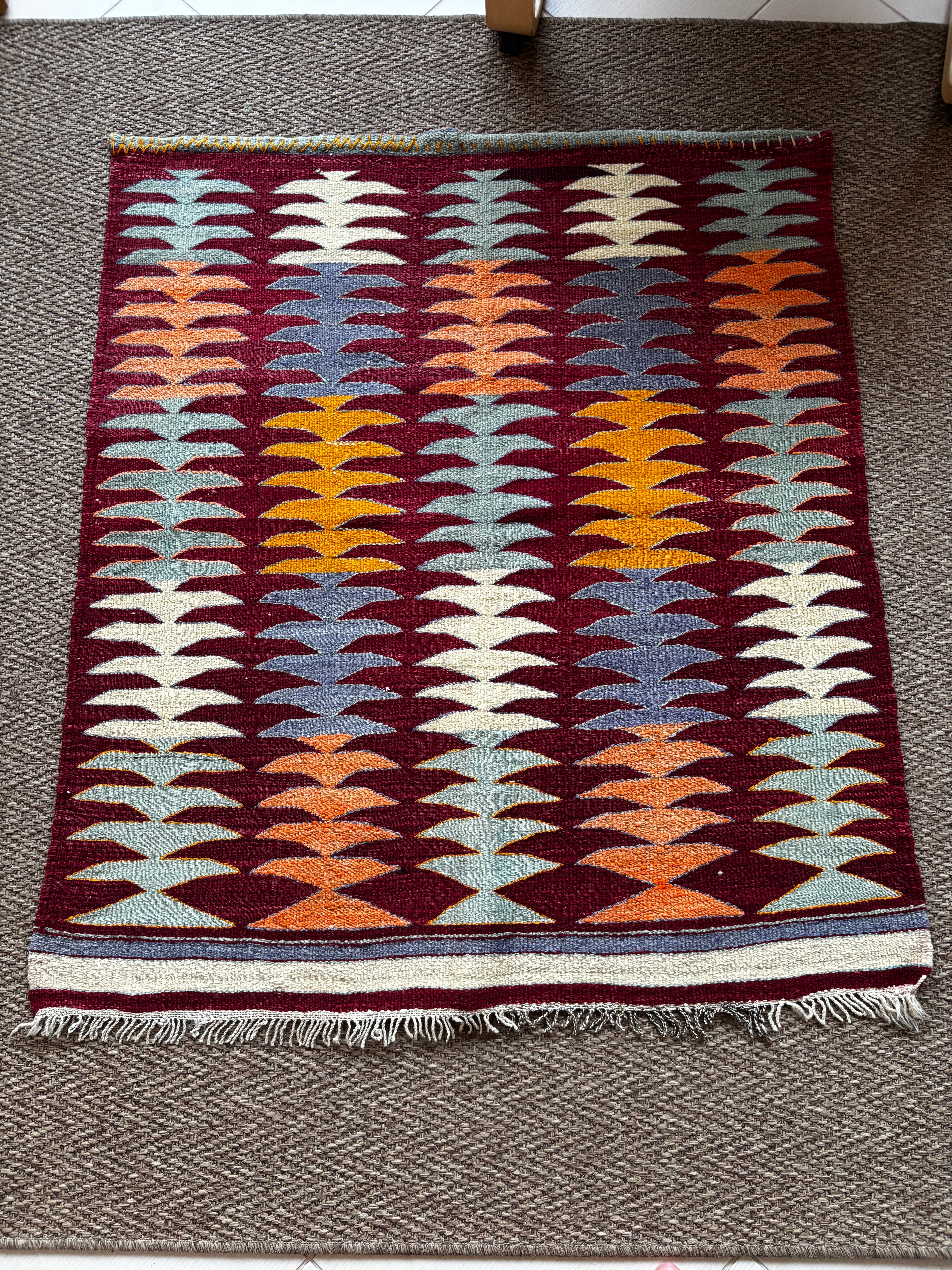 98 × 111 cm Vintage Afyon Parmaklı Kilim – Handmade Turkish Wool Carpet