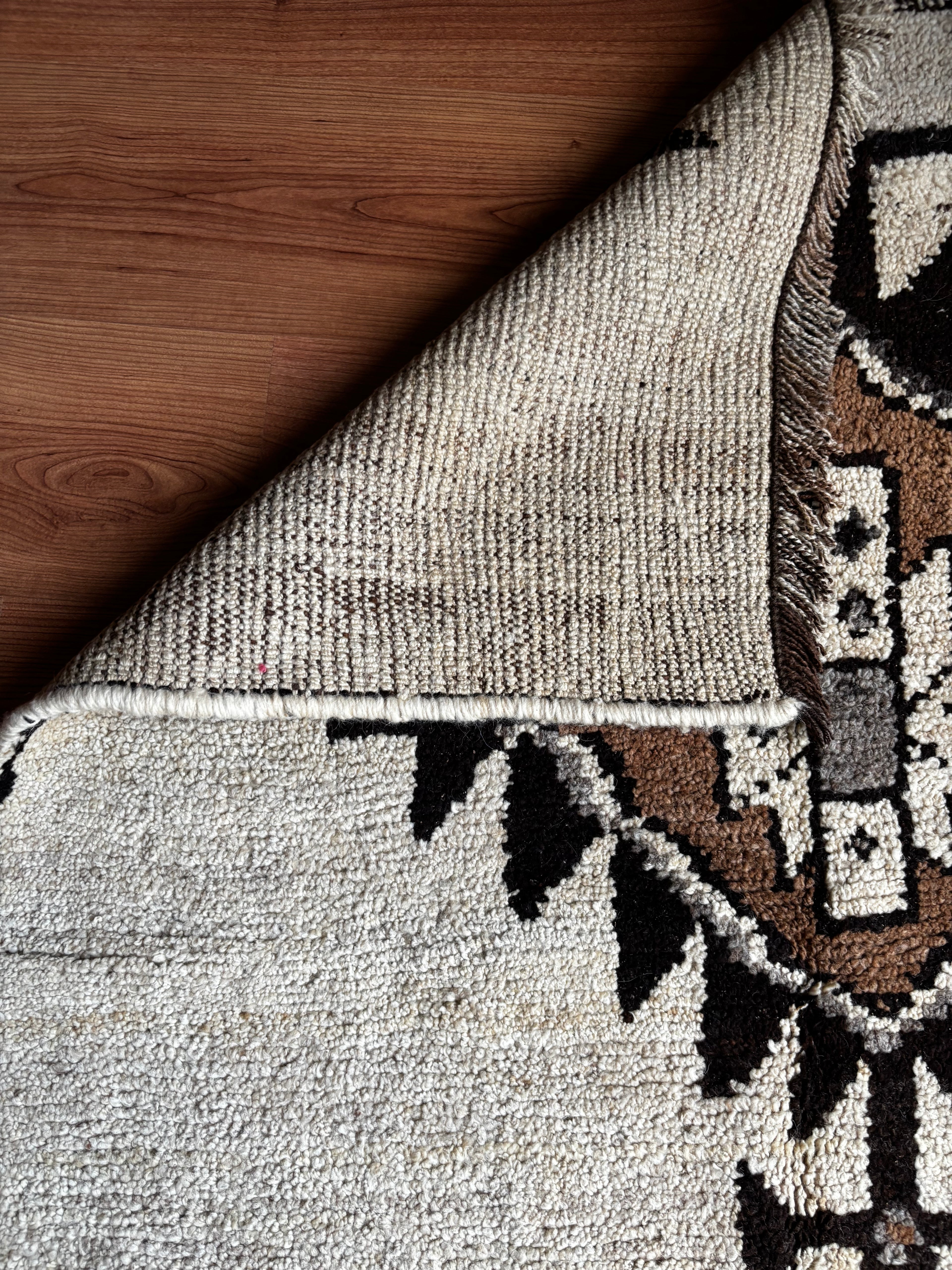 102 × 330 cm | Handmade Kurdish Figurative Tribal Runner