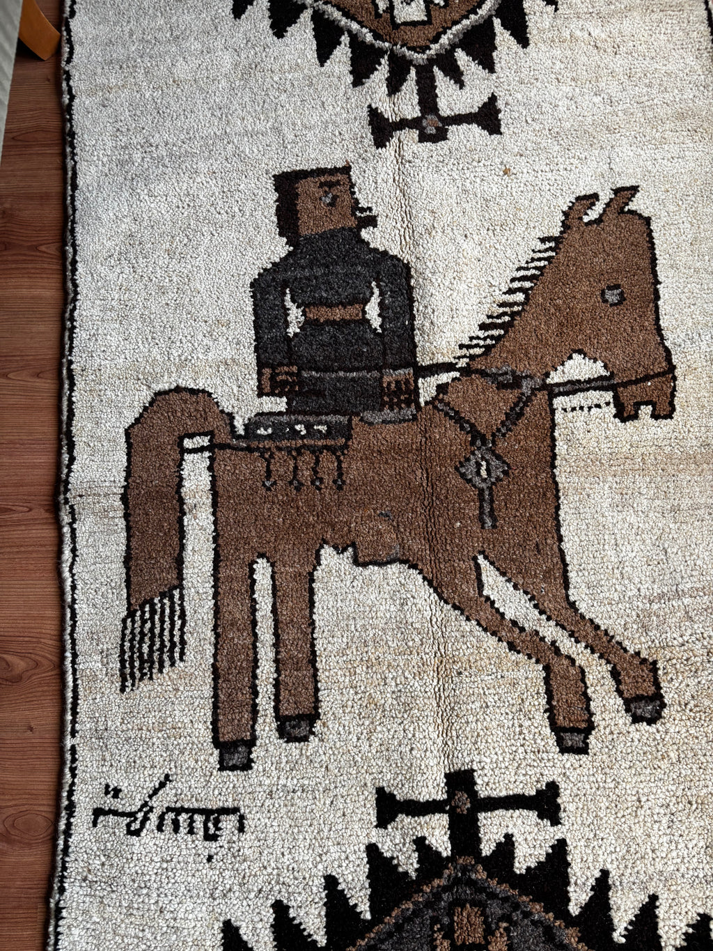 102 × 330 cm | Handmade Kurdish Figurative Tribal Runner