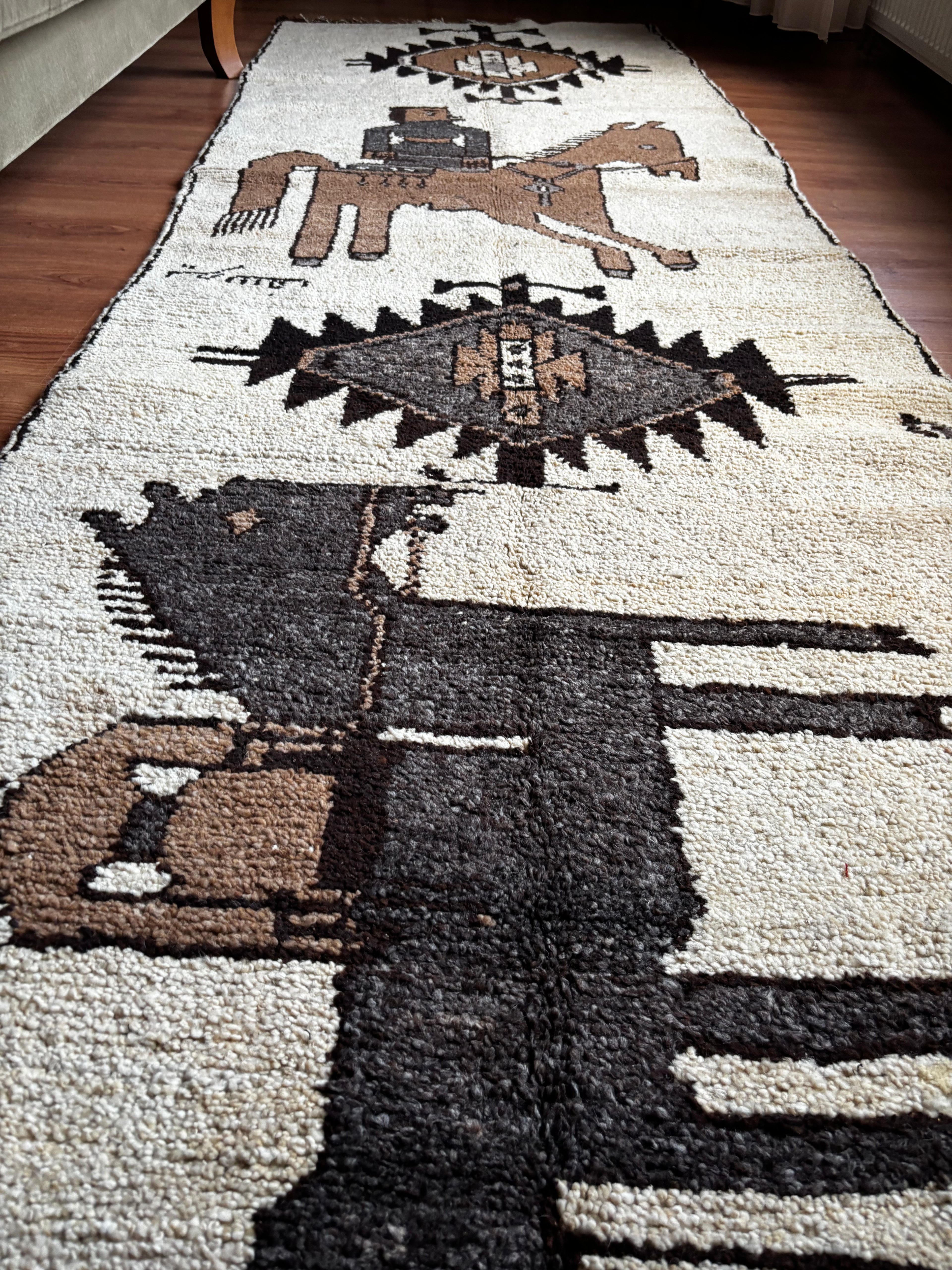 102 × 330 cm | Handmade Kurdish Figurative Tribal Runner