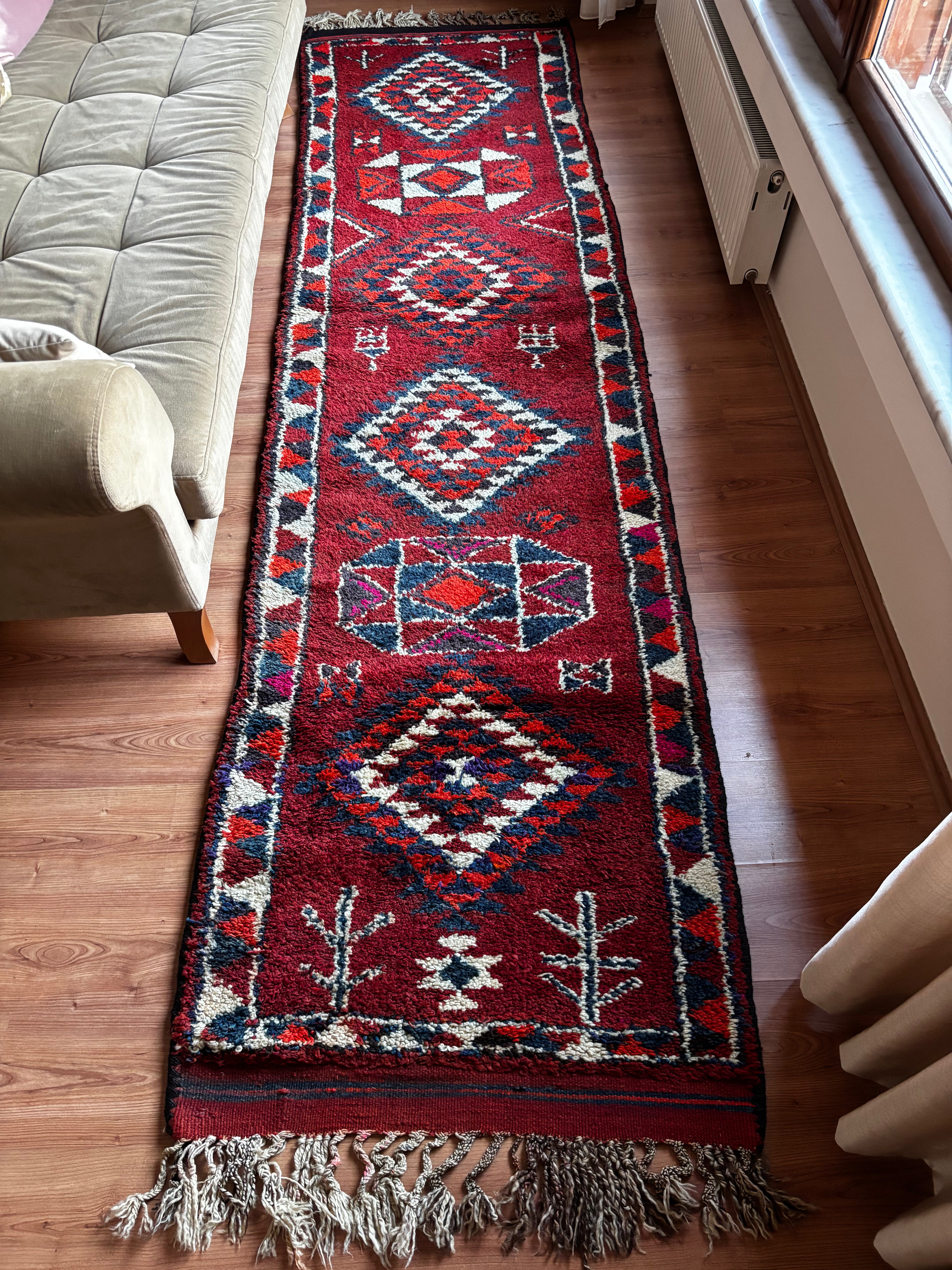92 × 370 cm | Handmade Vintage Herki Wool Runner