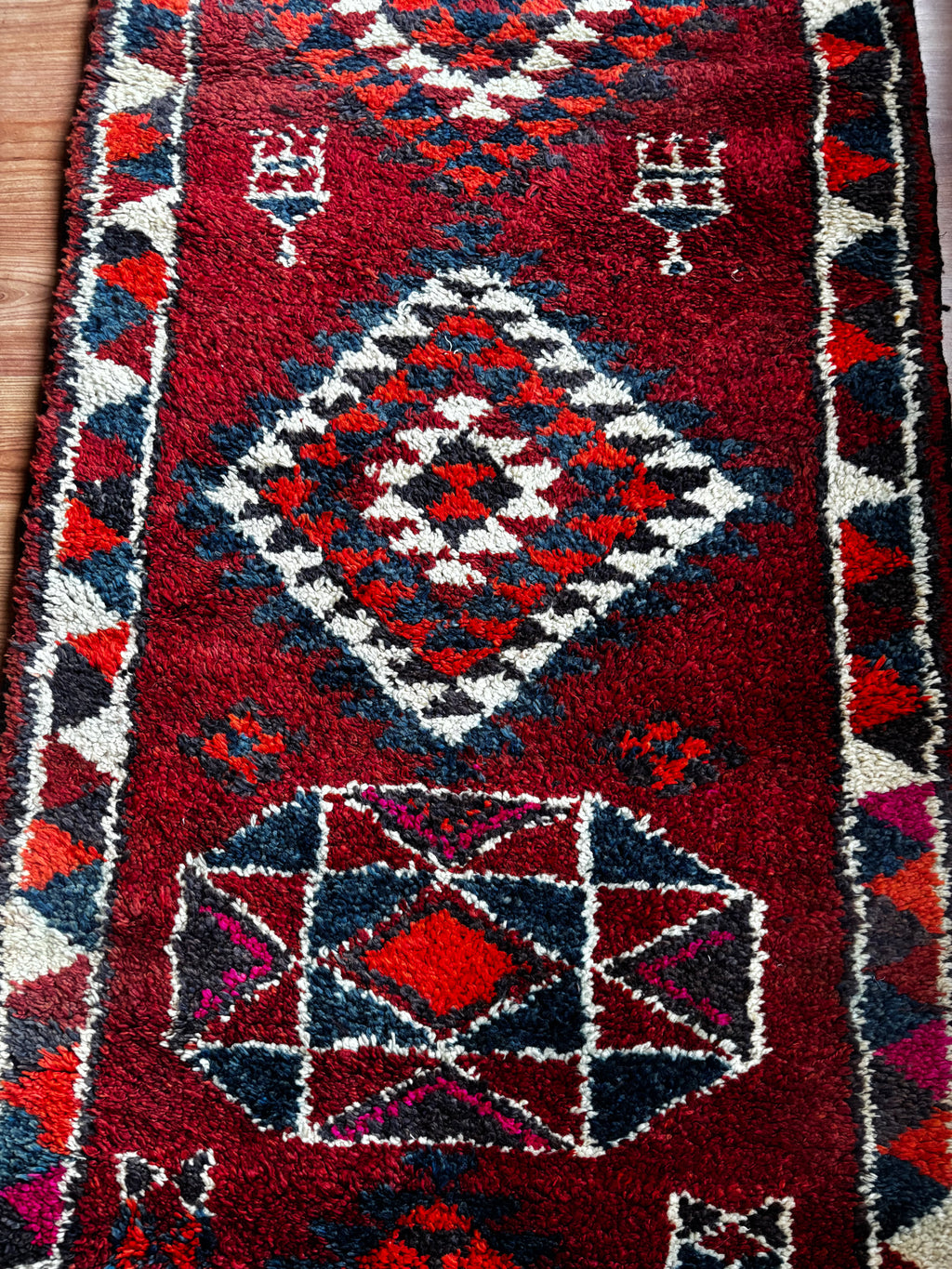 92 × 370 cm | Handmade Vintage Herki Wool Runner