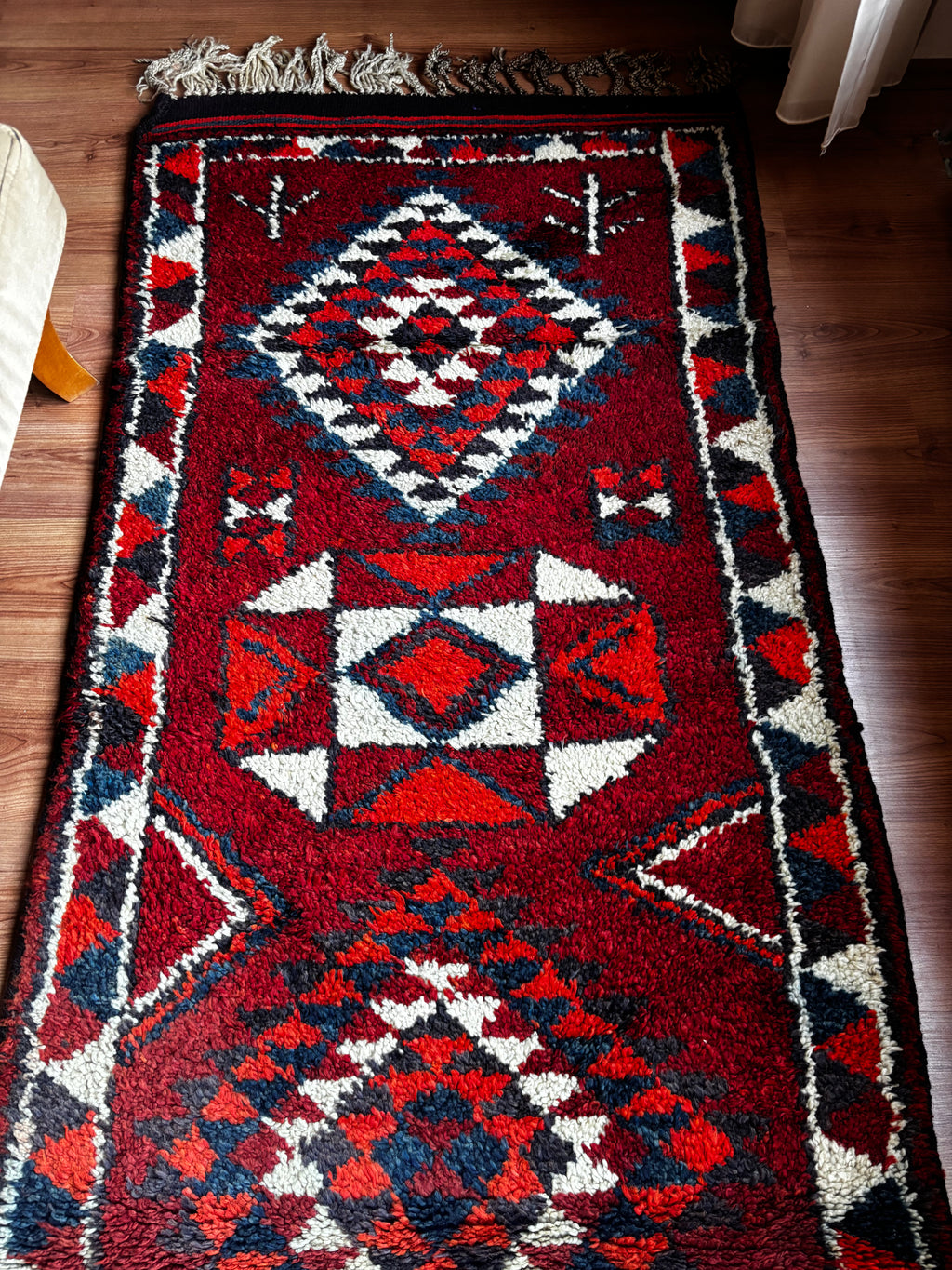 92 × 370 cm | Handmade Vintage Herki Wool Runner
