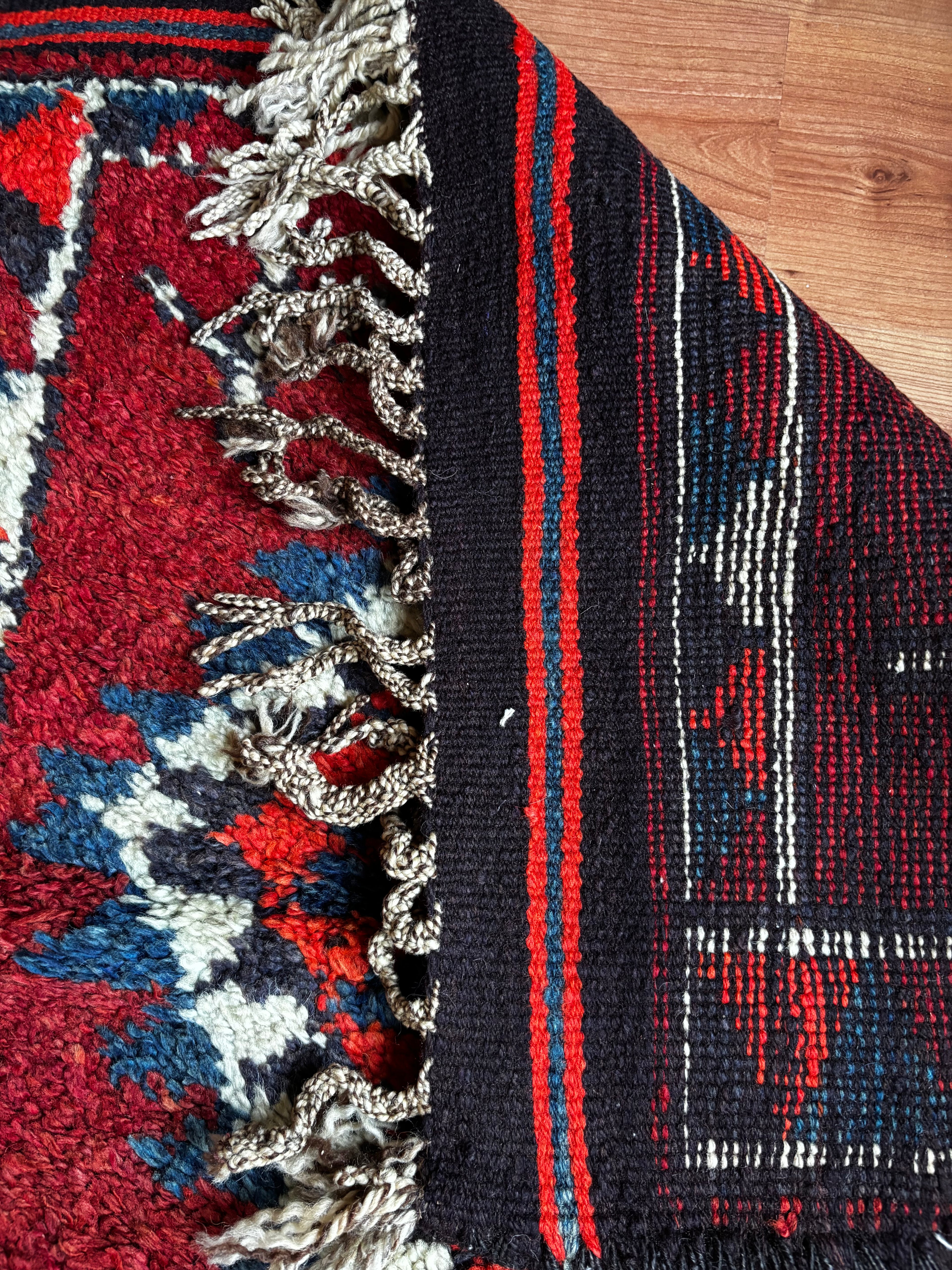 92 × 370 cm | Handmade Vintage Herki Wool Runner
